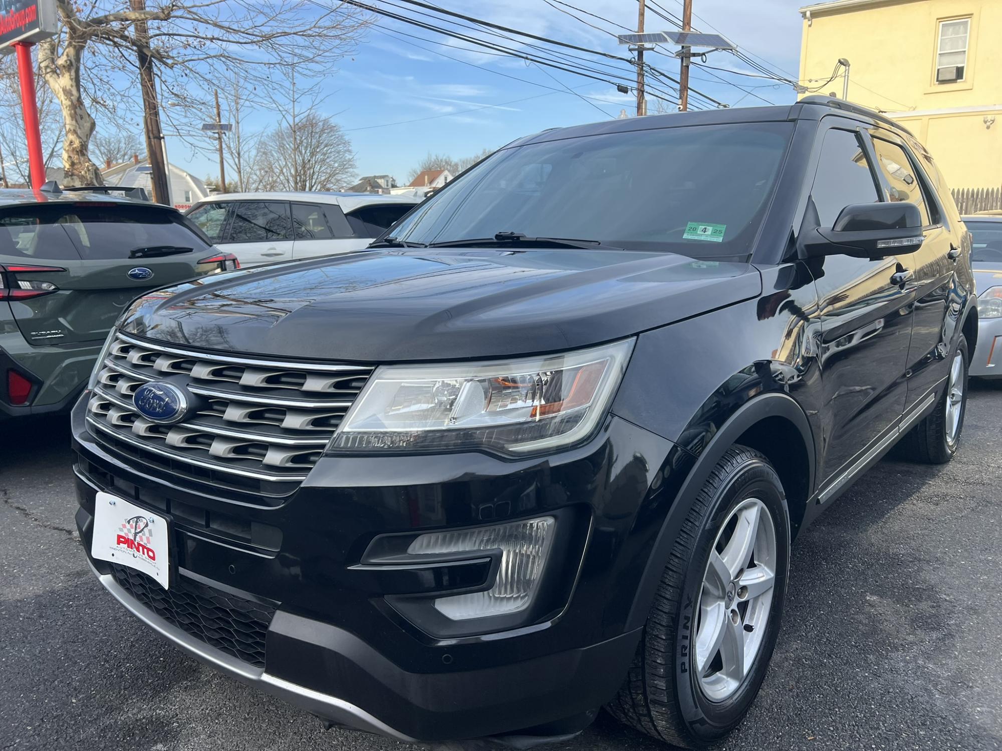 photo of 2017 Ford Explorer XLT 4WD