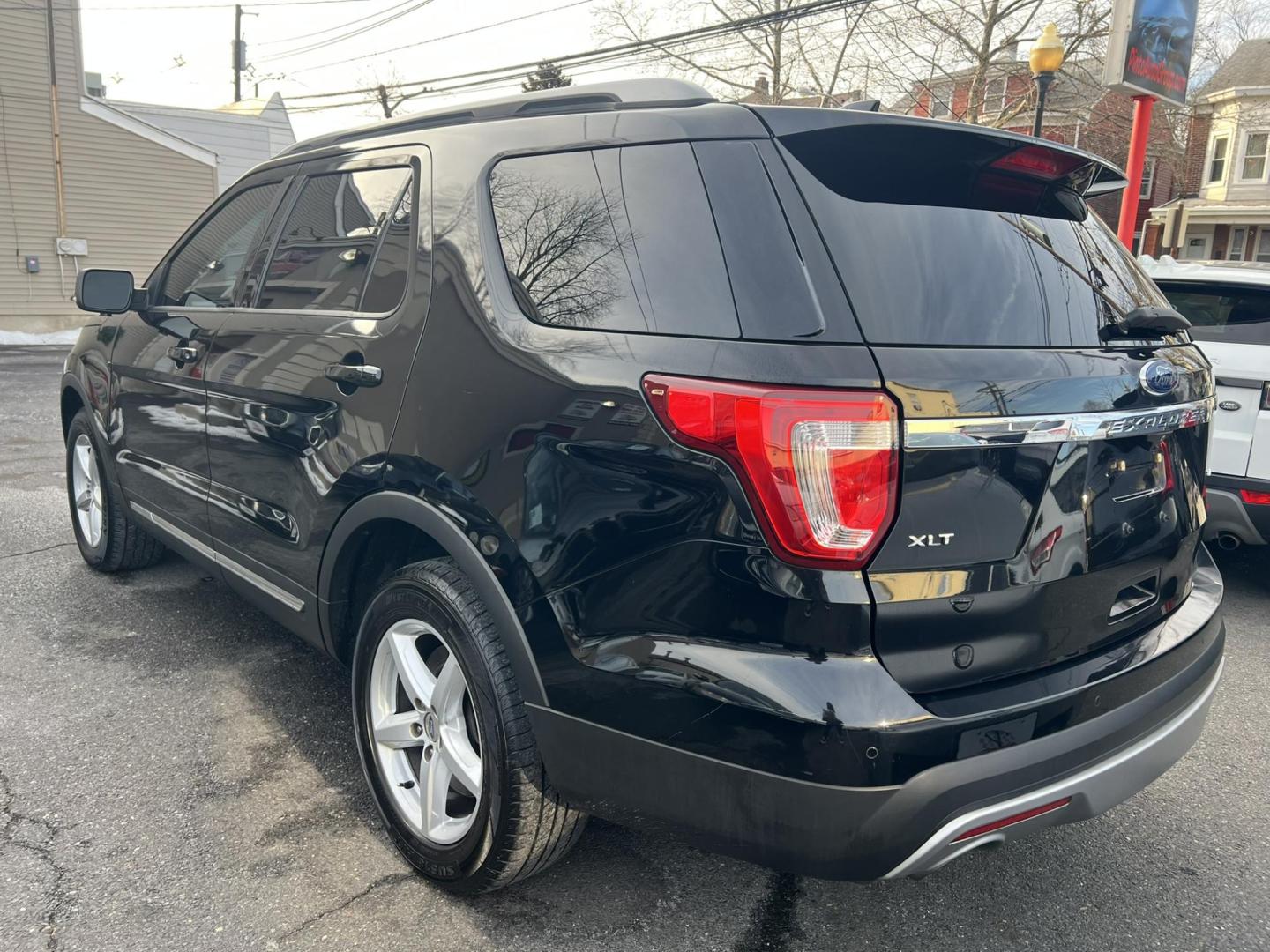 2017 BLACK /Black Ford Explorer XLT 4WD (1FM5K8D82HG) with an 3.5L V6 DOHC 24V engine, 6A transmission, located at 1018 Brunswick Ave, Trenton, NJ, 08638, (609) 989-0900, 40.240086, -74.748085 - Wow, This Black Beauty is ready to go and serviced up. Very Clean Ford Explorer. Please call Anthony to set up an appointment with us, 609-273-5100 - Photo#4