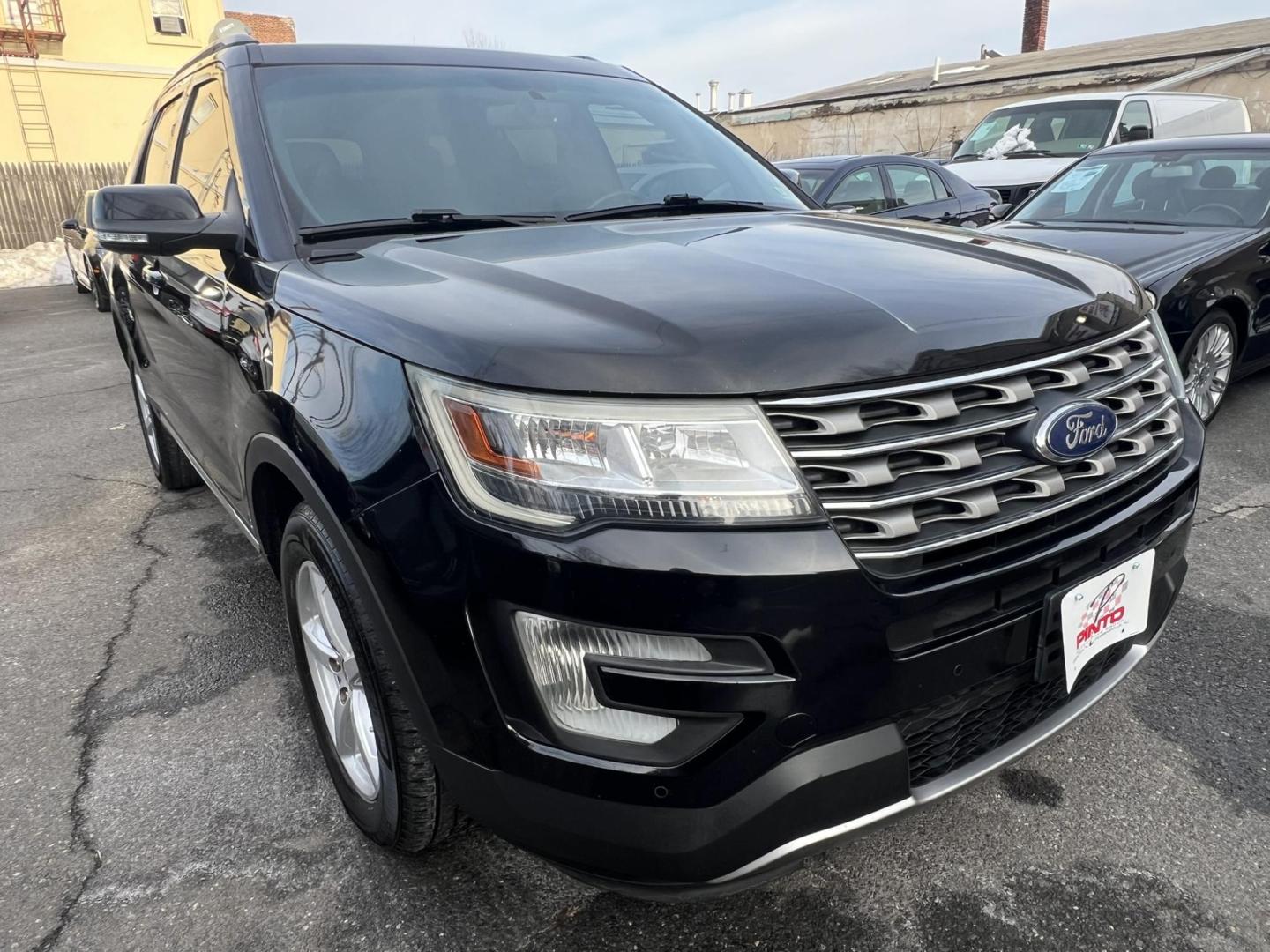 2017 BLACK /Black Ford Explorer XLT 4WD (1FM5K8D82HG) with an 3.5L V6 DOHC 24V engine, 6A transmission, located at 1018 Brunswick Ave, Trenton, NJ, 08638, (609) 989-0900, 40.240086, -74.748085 - Wow, This Black Beauty is ready to go and serviced up. Very Clean Ford Explorer. Please call Anthony to set up an appointment with us, 609-273-5100 - Photo#2