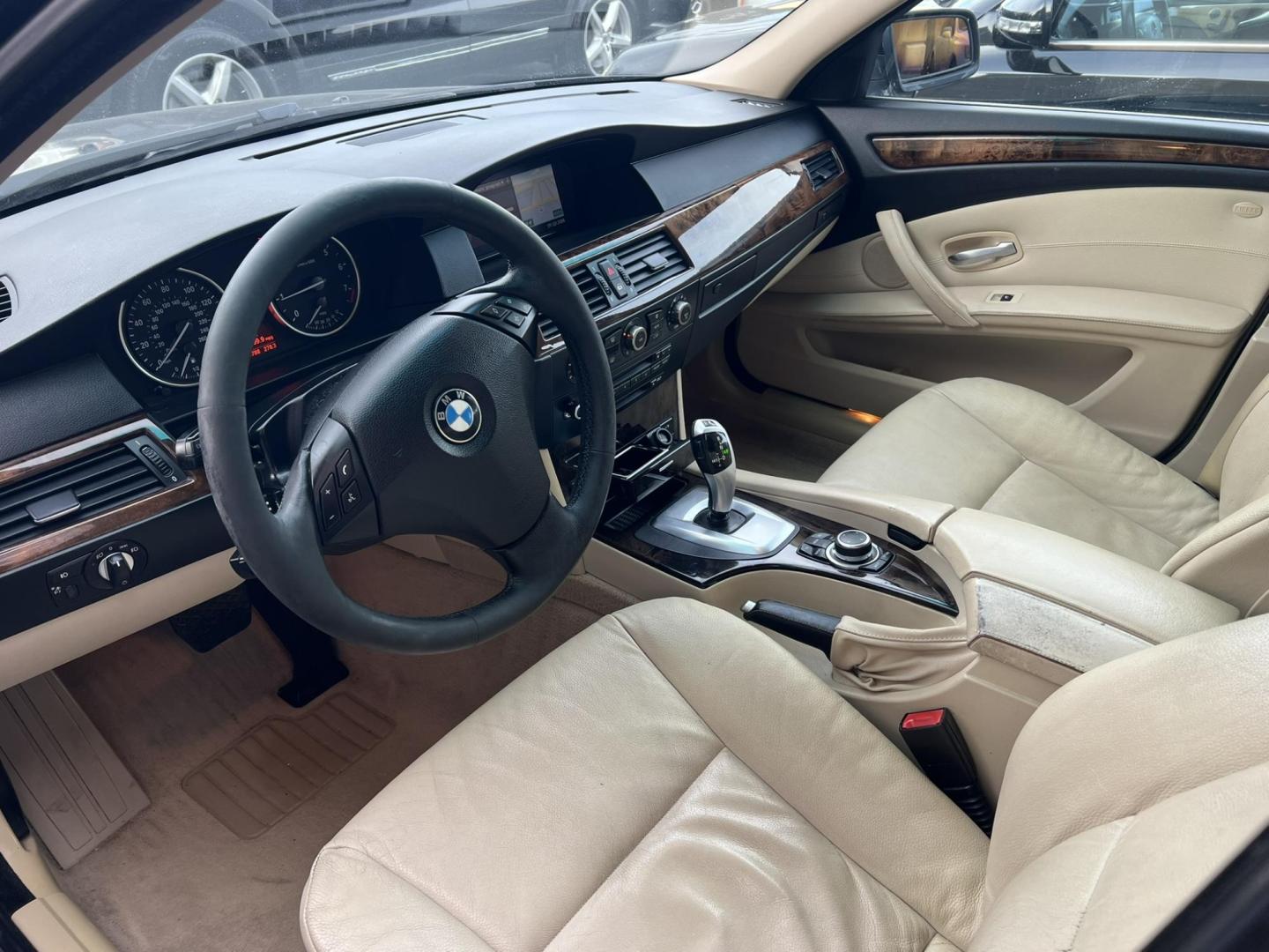 2009 BLUE /Tan BMW 5-Series 528i (WBANU53509C) with an 3.0L L6 DOHC 24V engine, located at 1018 Brunswick Ave, Trenton, NJ, 08638, (609) 989-0900, 40.240086, -74.748085 - This vehicle was traded in and in great shape! Regulary serviced throughout the time and ready to go for a great price!! - Photo#5