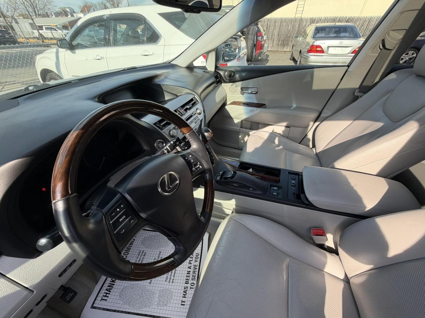 2011 SILVER /Gray Leather Lexus RX 350 AWD (2T2BK1BA6BC) with an 3.5L V6 DOHC 24V engine, 5-Speed Automatic transmission, located at 1018 Brunswick Ave, Trenton, NJ, 08638, (609) 989-0900, 40.240086, -74.748085 - Photo#5