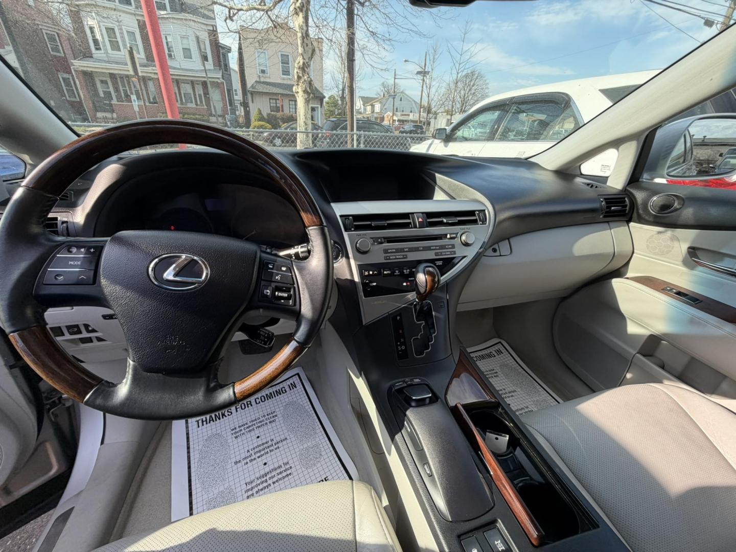2011 SILVER /Gray Leather Lexus RX 350 AWD (2T2BK1BA6BC) with an 3.5L V6 DOHC 24V engine, 5-Speed Automatic transmission, located at 1018 Brunswick Ave, Trenton, NJ, 08638, (609) 989-0900, 40.240086, -74.748085 - Photo#6
