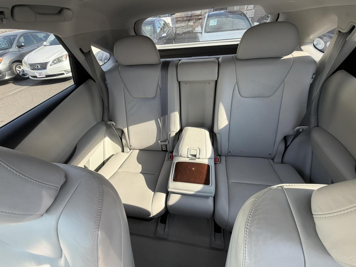 2011 SILVER /Gray Leather Lexus RX 350 AWD (2T2BK1BA6BC) with an 3.5L V6 DOHC 24V engine, 5-Speed Automatic transmission, located at 1018 Brunswick Ave, Trenton, NJ, 08638, (609) 989-0900, 40.240086, -74.748085 - Photo#7