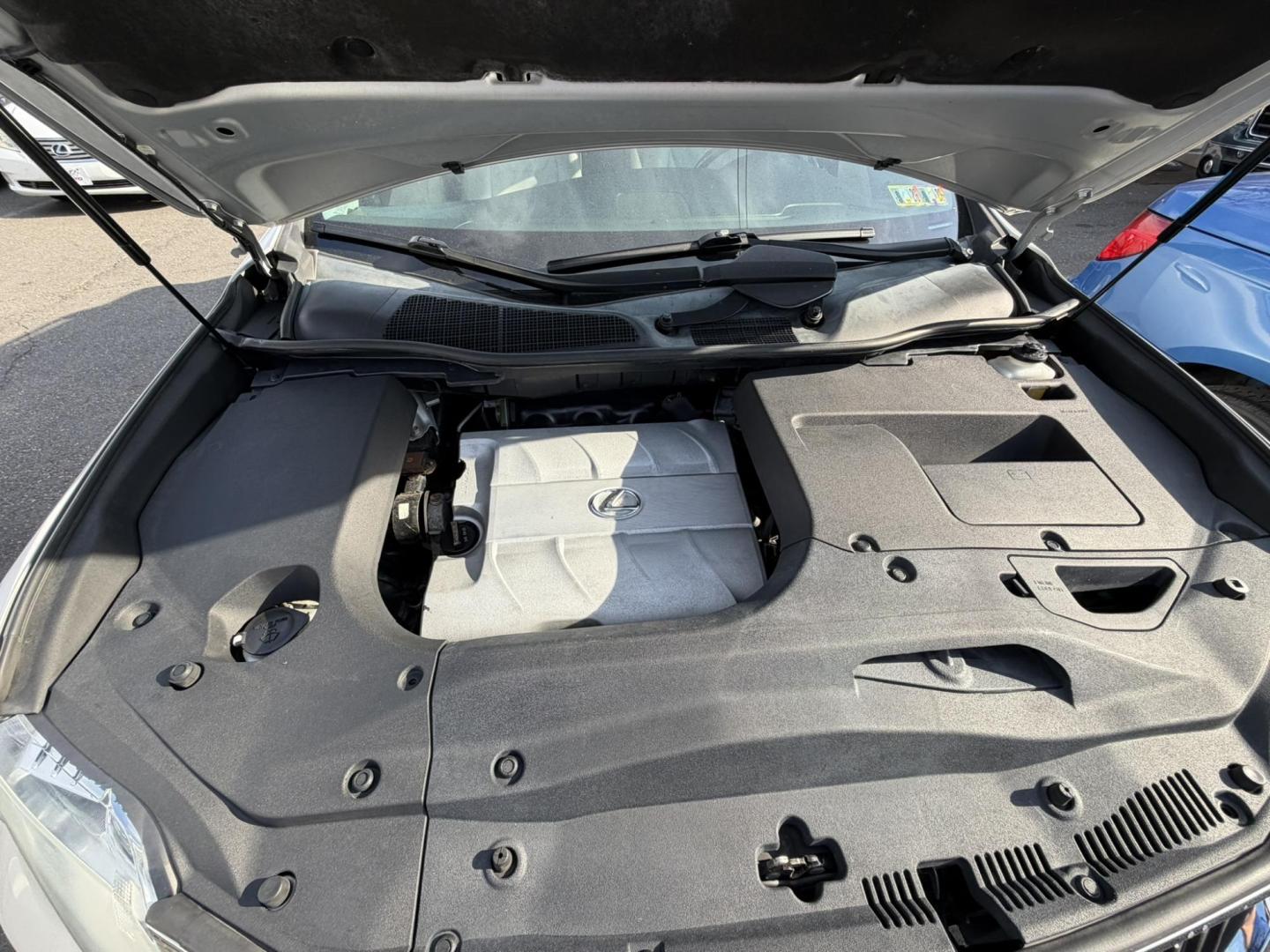 2011 SILVER /Gray Leather Lexus RX 350 AWD (2T2BK1BA6BC) with an 3.5L V6 DOHC 24V engine, 5-Speed Automatic transmission, located at 1018 Brunswick Ave, Trenton, NJ, 08638, (609) 989-0900, 40.240086, -74.748085 - Photo#10