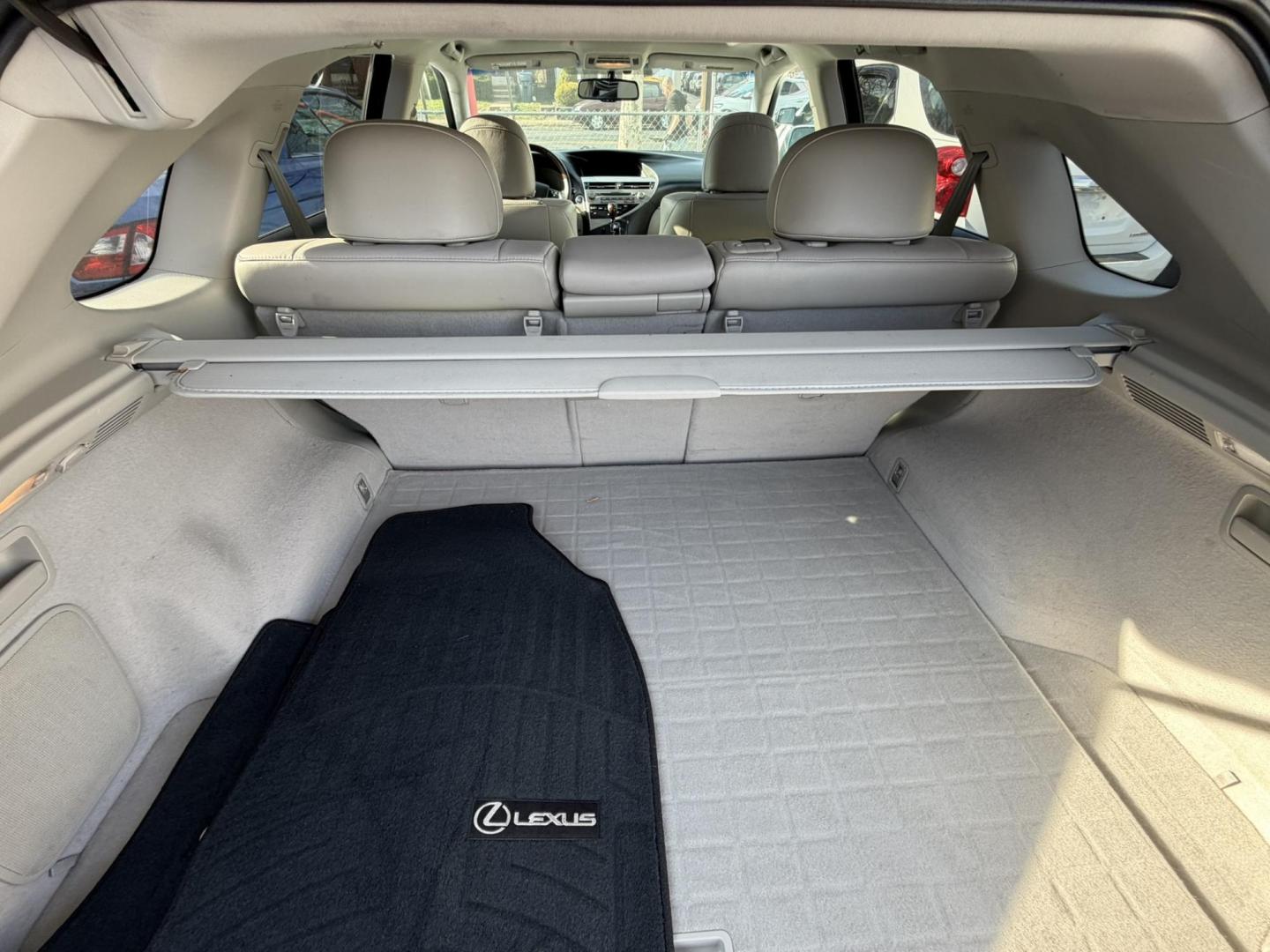 2011 SILVER /Gray Leather Lexus RX 350 AWD (2T2BK1BA6BC) with an 3.5L V6 DOHC 24V engine, 5-Speed Automatic transmission, located at 1018 Brunswick Ave, Trenton, NJ, 08638, (609) 989-0900, 40.240086, -74.748085 - Photo#12