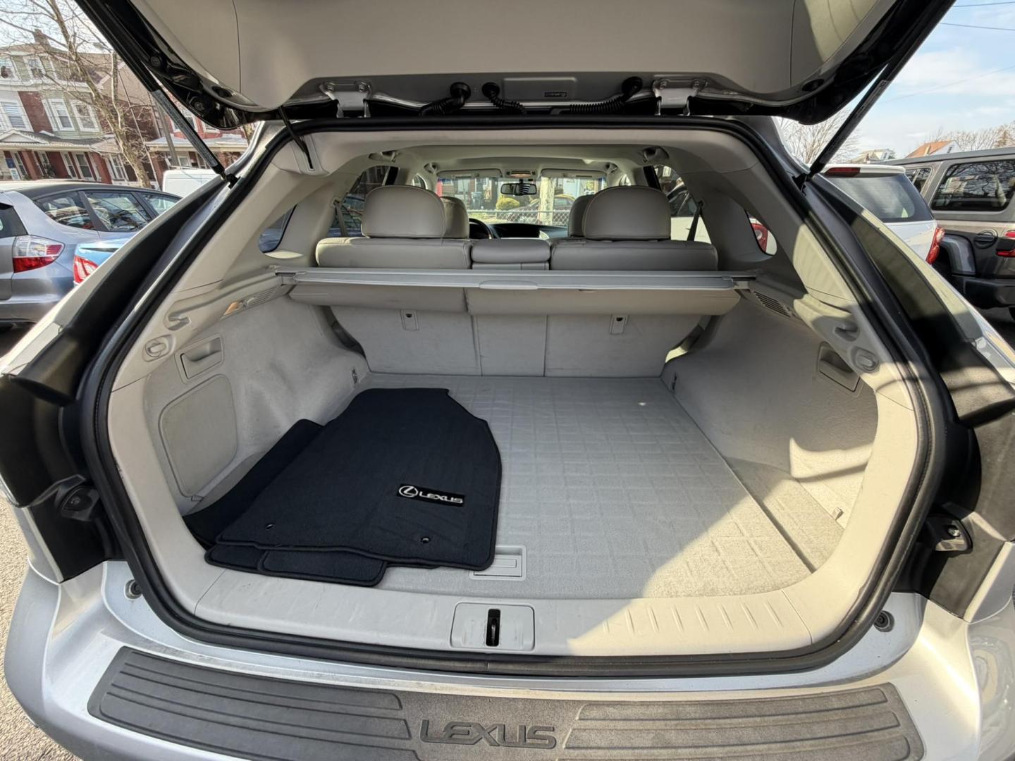 2011 SILVER /Gray Leather Lexus RX 350 AWD (2T2BK1BA6BC) with an 3.5L V6 DOHC 24V engine, 5-Speed Automatic transmission, located at 1018 Brunswick Ave, Trenton, NJ, 08638, (609) 989-0900, 40.240086, -74.748085 - Photo#15