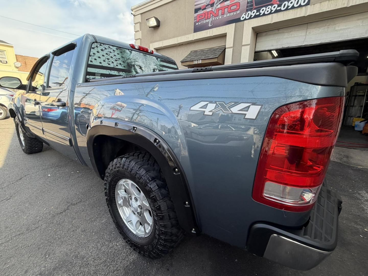 2011 BLUE /Black GMC Sierra 1500 SLE Crew Cab 4WD (3GTP2VE39BG) with an 5.3L V8 OHV 16V FFV engine, 4-Speed Automatic transmission, located at 1018 Brunswick Ave, Trenton, NJ, 08638, (609) 989-0900, 40.240086, -74.748085 - Photo#4