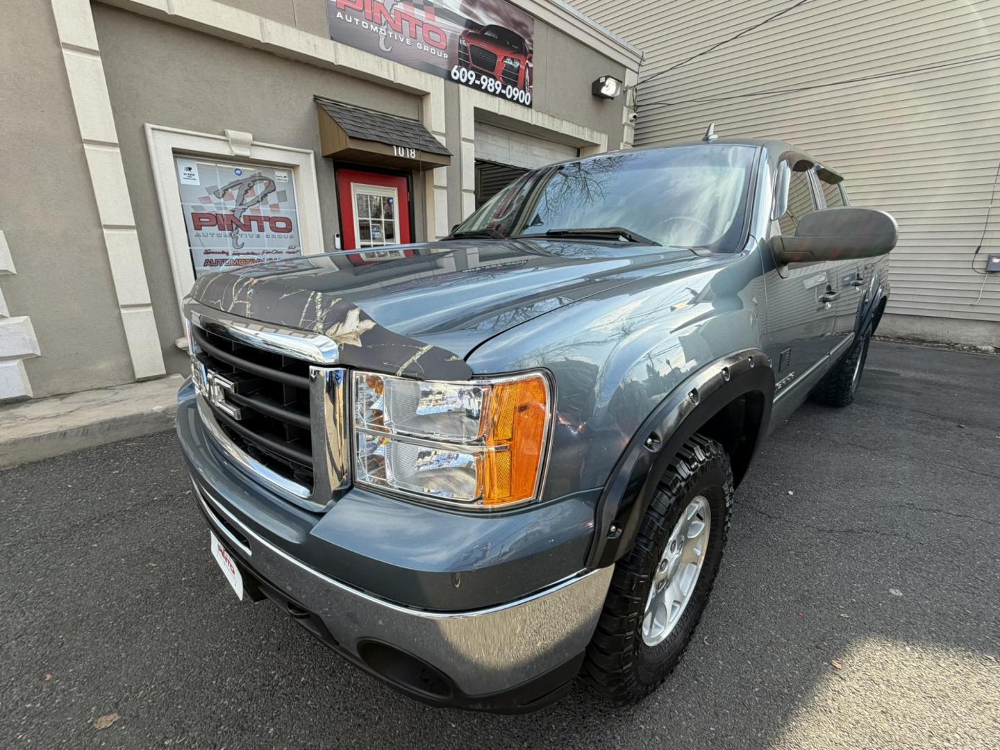 2011 BLUE /Black GMC Sierra 1500 SLE Crew Cab 4WD (3GTP2VE39BG) with an 5.3L V8 OHV 16V FFV engine, 4-Speed Automatic transmission, located at 1018 Brunswick Ave, Trenton, NJ, 08638, (609) 989-0900, 40.240086, -74.748085 - Photo#8