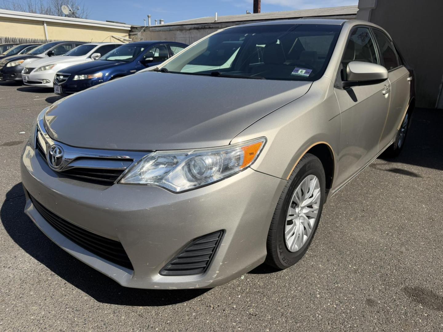 2013 SILVER /Gray Toyota Camry SE (4T4BF1FKXDR) with an 2.5L L4 DOHC 16V engine, 6-Speed Automatic transmission, located at 1018 Brunswick Ave, Trenton, NJ, 08638, (609) 989-0900, 40.240086, -74.748085 - Photo#1