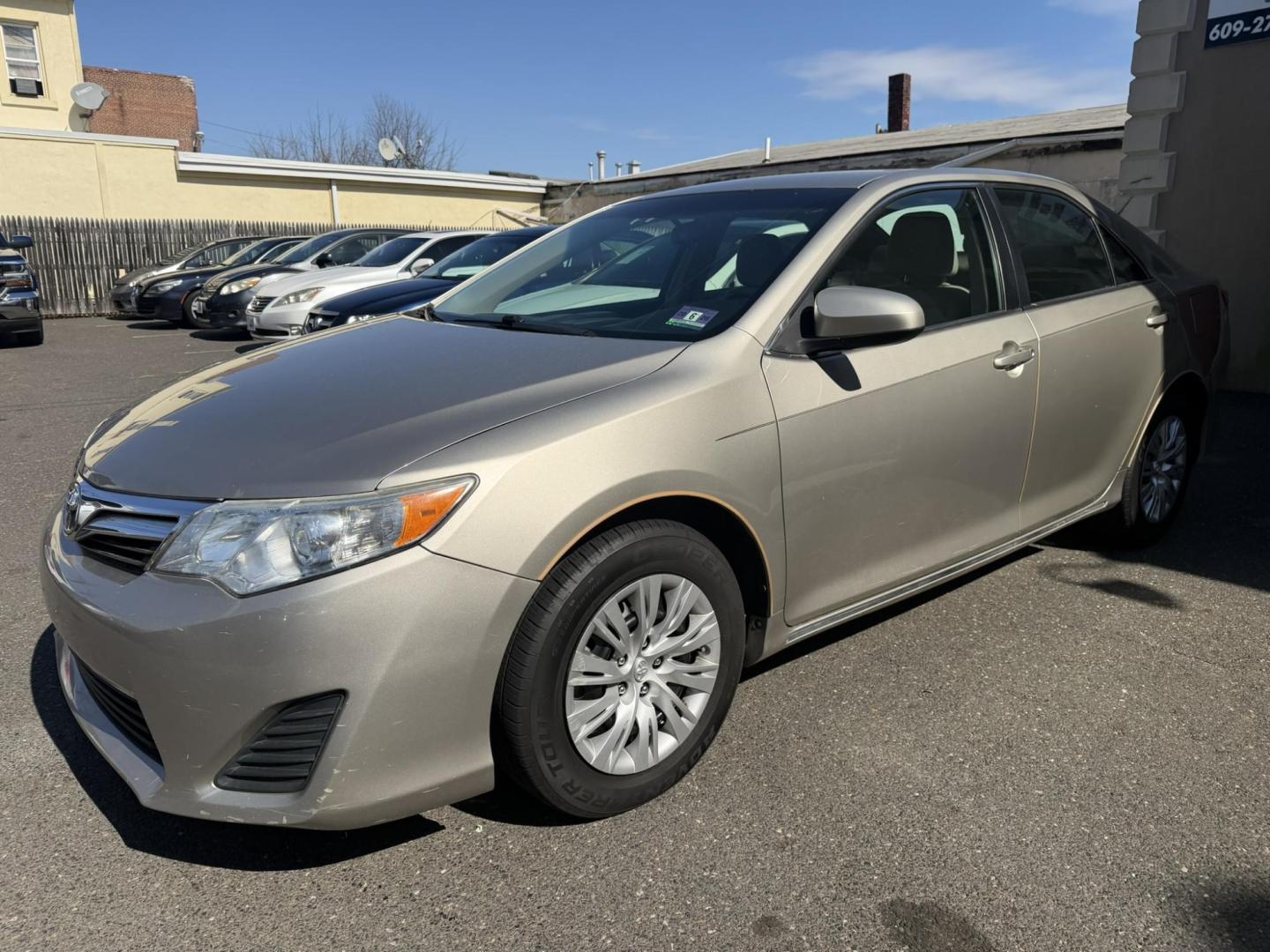 2013 SILVER /Gray Toyota Camry SE (4T4BF1FKXDR) with an 2.5L L4 DOHC 16V engine, 6-Speed Automatic transmission, located at 1018 Brunswick Ave, Trenton, NJ, 08638, (609) 989-0900, 40.240086, -74.748085 - Photo#2