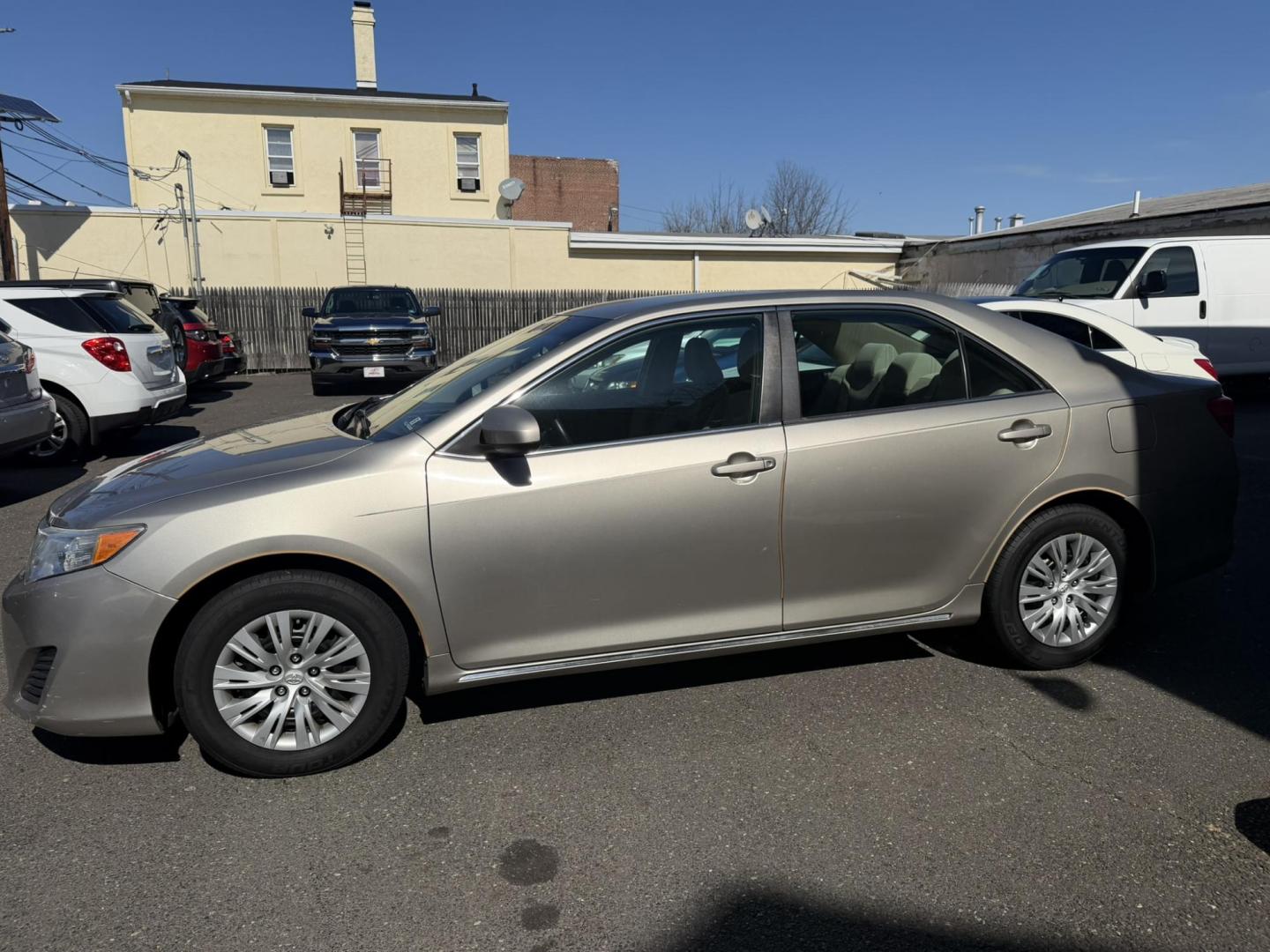 2013 SILVER /Gray Toyota Camry SE (4T4BF1FKXDR) with an 2.5L L4 DOHC 16V engine, 6-Speed Automatic transmission, located at 1018 Brunswick Ave, Trenton, NJ, 08638, (609) 989-0900, 40.240086, -74.748085 - Photo#3