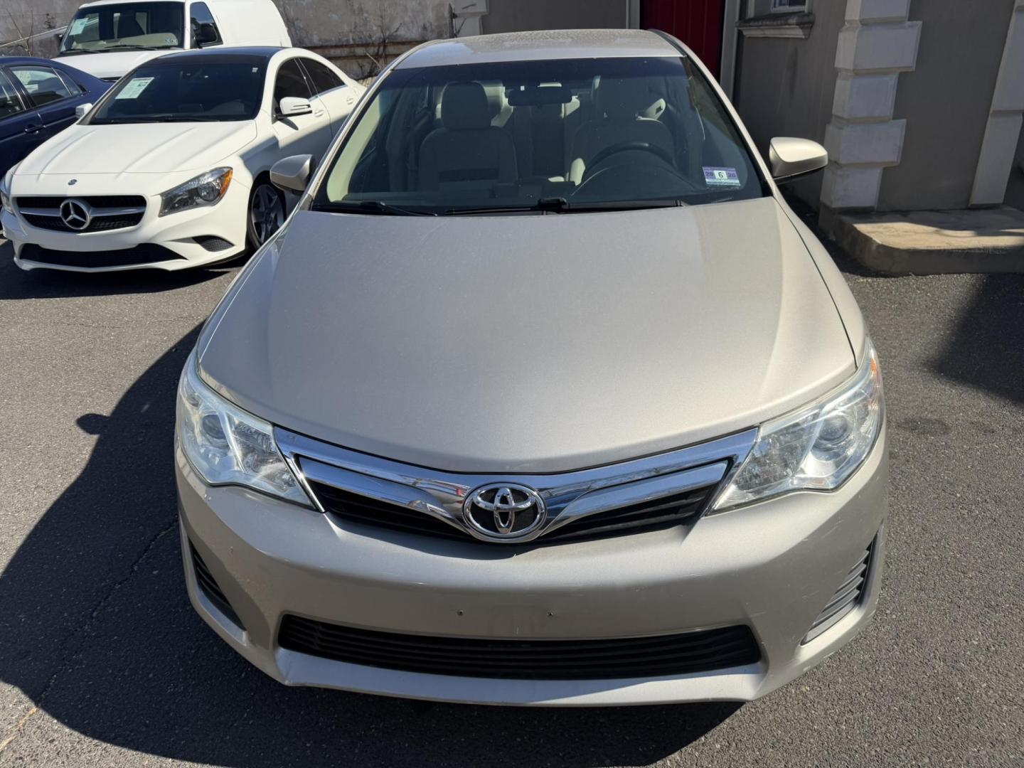 2013 SILVER /Gray Toyota Camry SE (4T4BF1FKXDR) with an 2.5L L4 DOHC 16V engine, 6-Speed Automatic transmission, located at 1018 Brunswick Ave, Trenton, NJ, 08638, (609) 989-0900, 40.240086, -74.748085 - Photo#6