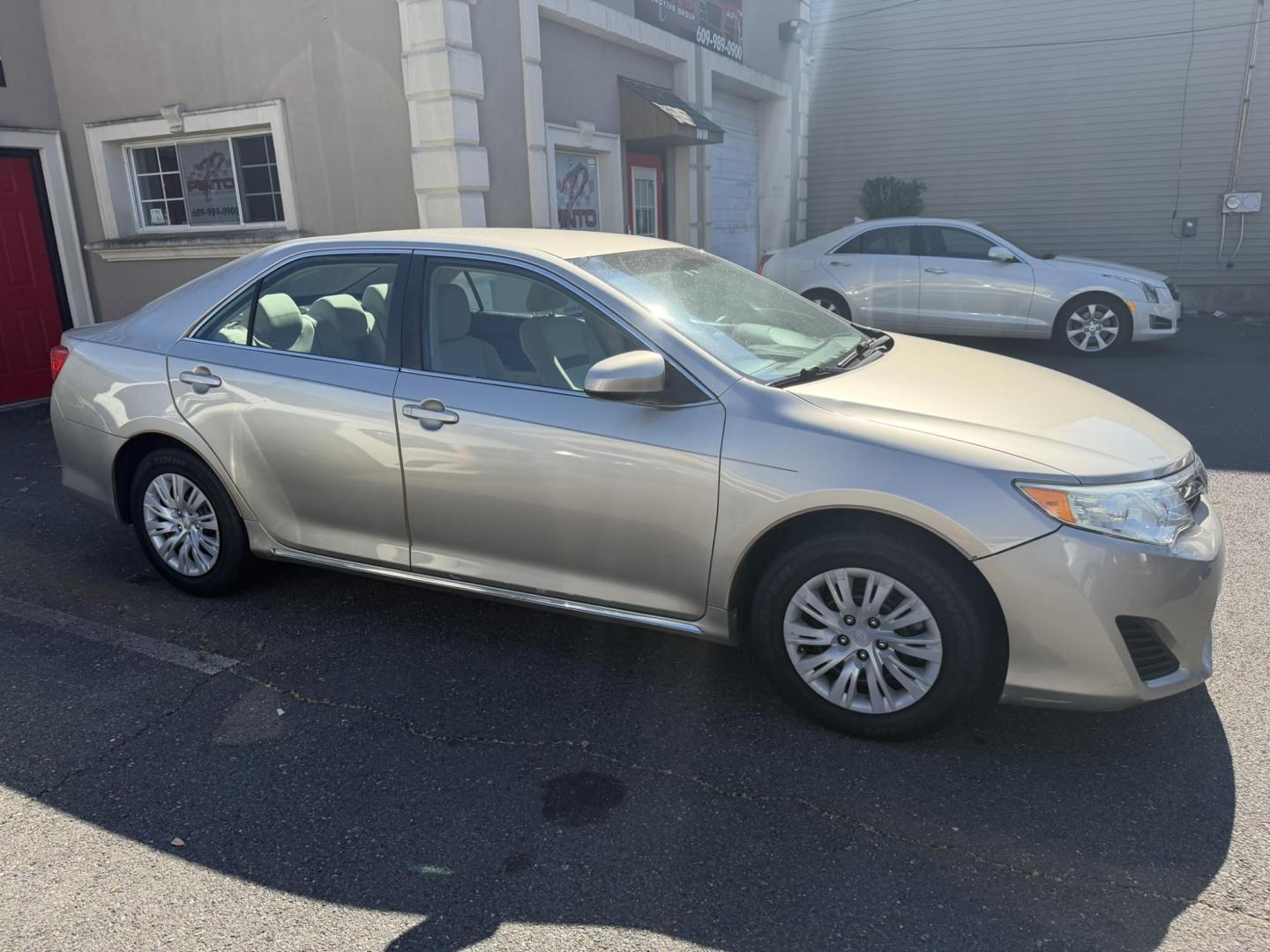 2013 SILVER /Gray Toyota Camry SE (4T4BF1FKXDR) with an 2.5L L4 DOHC 16V engine, 6-Speed Automatic transmission, located at 1018 Brunswick Ave, Trenton, NJ, 08638, (609) 989-0900, 40.240086, -74.748085 - Photo#7