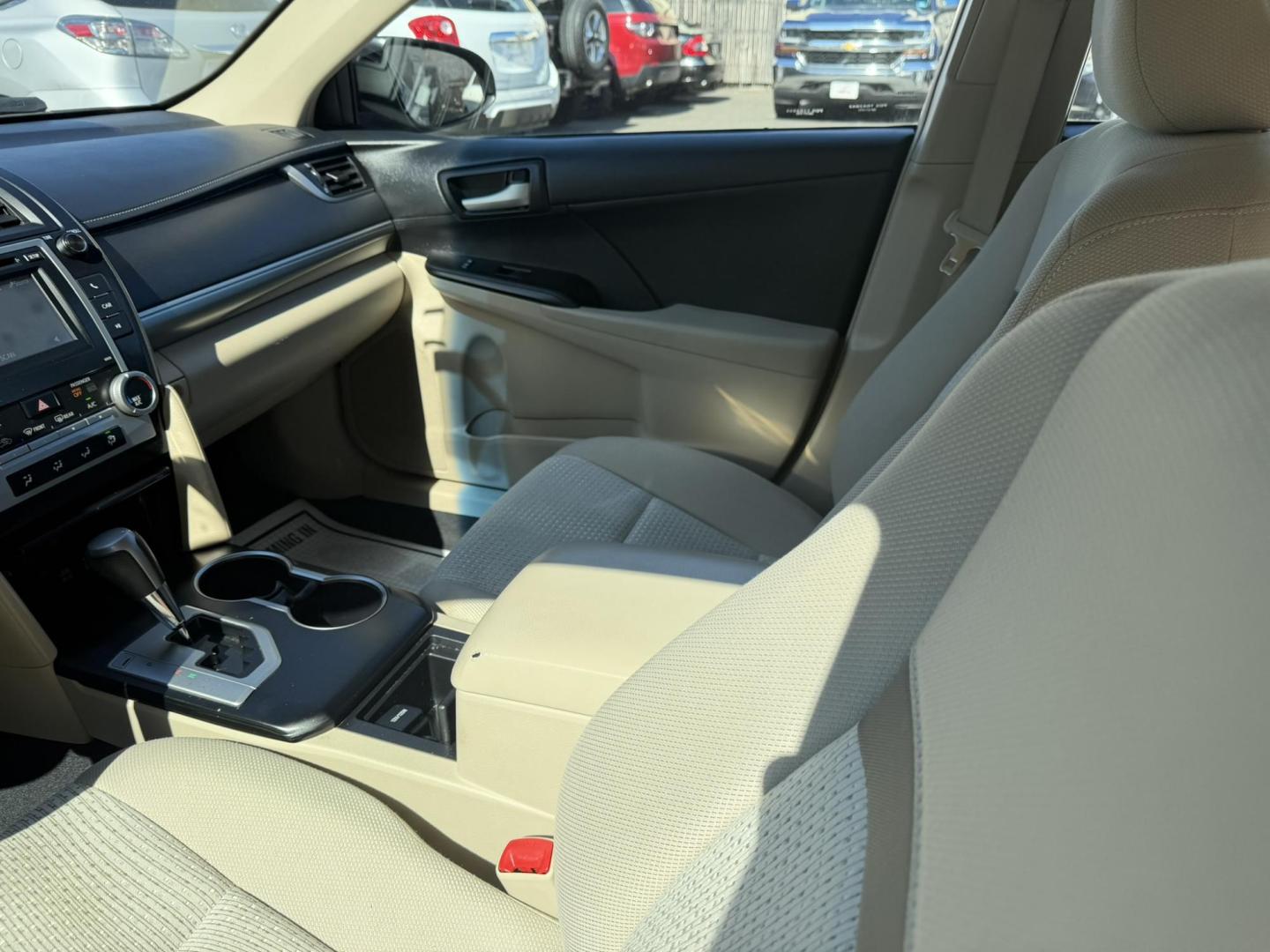 2013 SILVER /Gray Toyota Camry SE (4T4BF1FKXDR) with an 2.5L L4 DOHC 16V engine, 6-Speed Automatic transmission, located at 1018 Brunswick Ave, Trenton, NJ, 08638, (609) 989-0900, 40.240086, -74.748085 - Photo#11