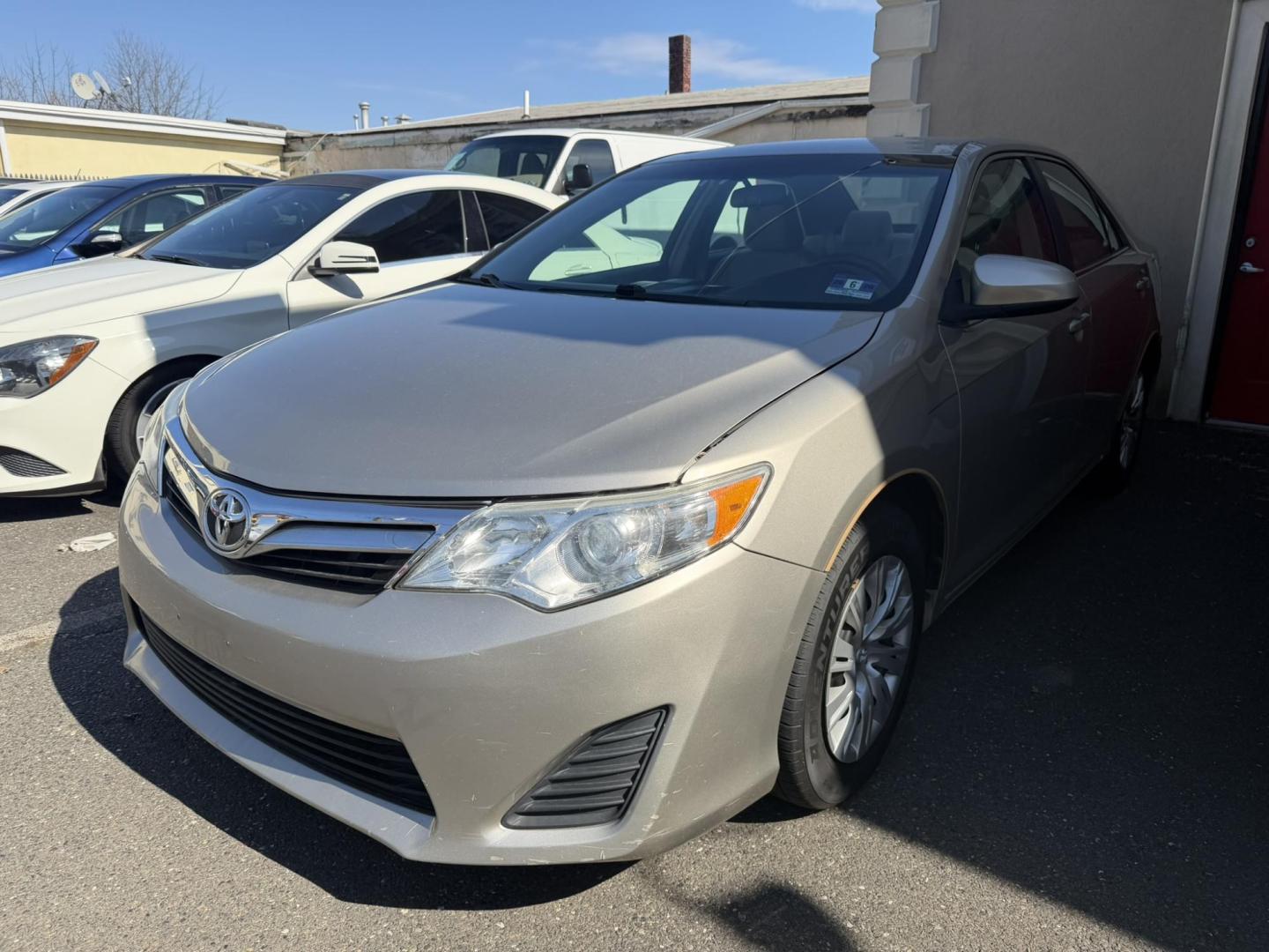 2013 SILVER /Gray Toyota Camry SE (4T4BF1FKXDR) with an 2.5L L4 DOHC 16V engine, 6-Speed Automatic transmission, located at 1018 Brunswick Ave, Trenton, NJ, 08638, (609) 989-0900, 40.240086, -74.748085 - Photo#17