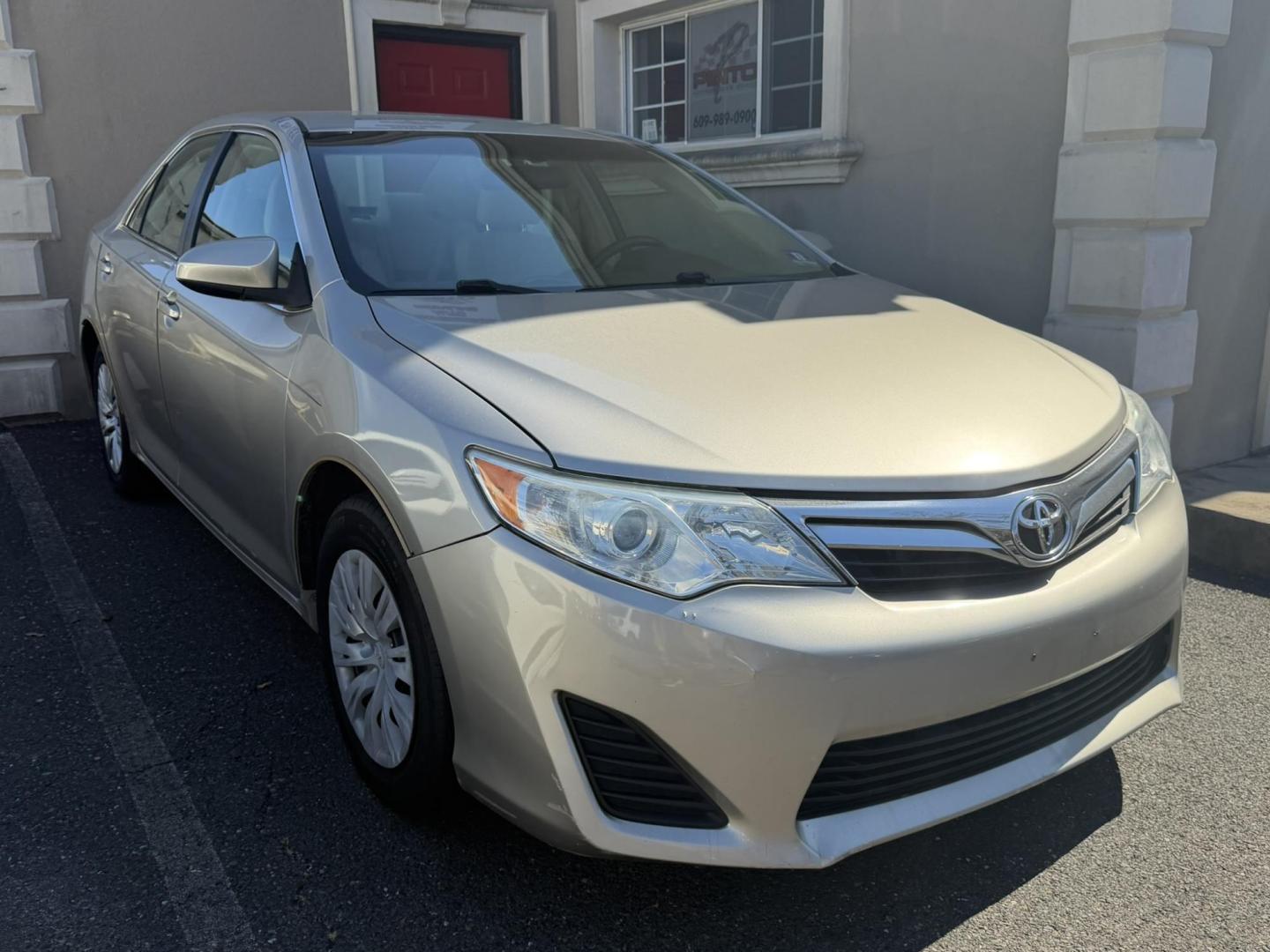 2013 SILVER /Gray Toyota Camry SE (4T4BF1FKXDR) with an 2.5L L4 DOHC 16V engine, 6-Speed Automatic transmission, located at 1018 Brunswick Ave, Trenton, NJ, 08638, (609) 989-0900, 40.240086, -74.748085 - Photo#18