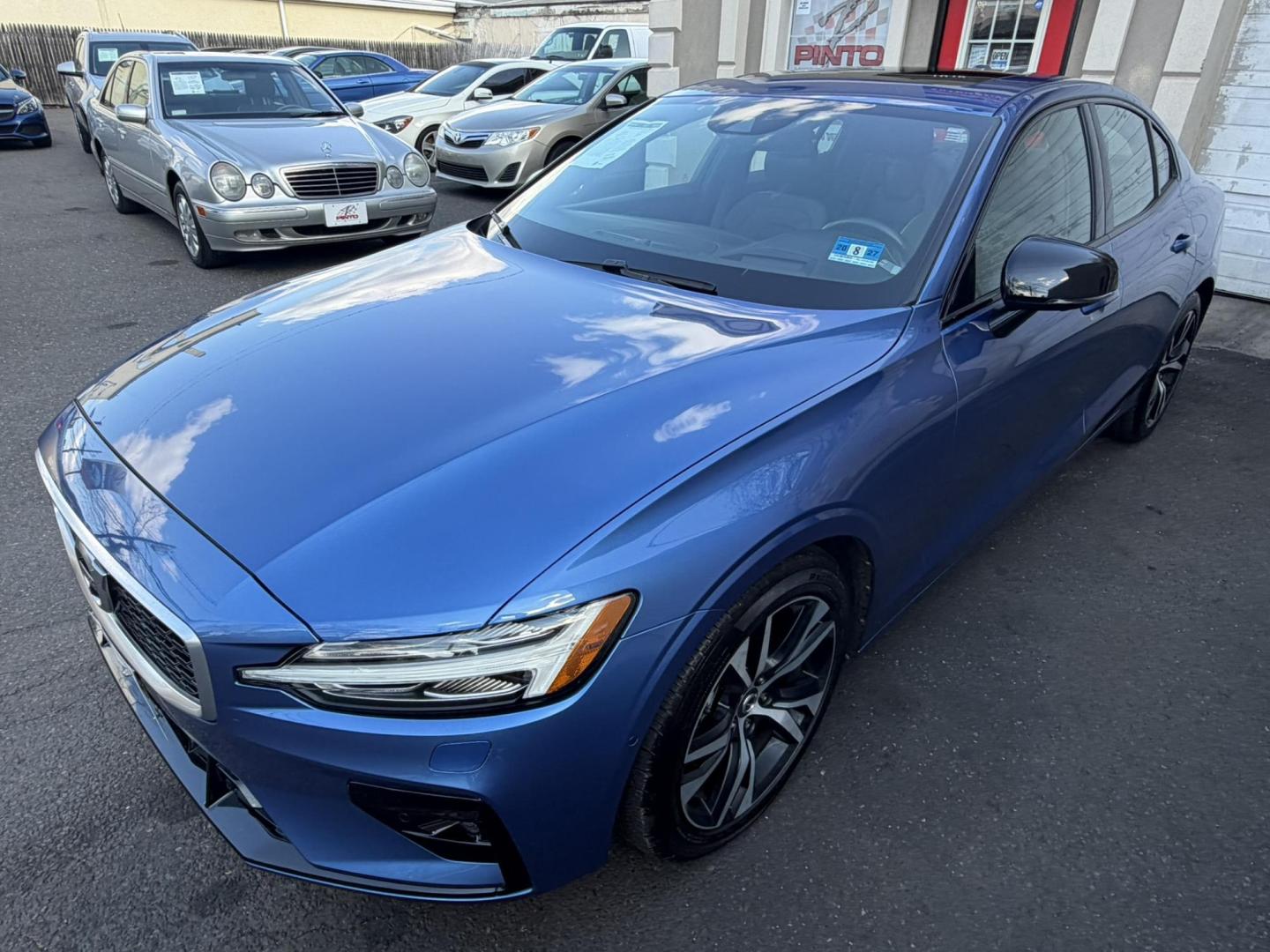2020 BLUE /Black Volvo S60 T6 R-Design AWD (7JRA22TM0LG) with an 2.0L L4 DOHC 16V engine, 8A transmission, located at 1018 Brunswick Ave, Trenton, NJ, 08638, (609) 989-0900, 40.240086, -74.748085 - This S60 T6 R-design is a perfect color combo! Equipped with all the R-Design features,($6850 option) Advanced package($2500 option), Polestar and heated Rear seats and steering wheel. Fully serviced by Volvo dealer since new! A rare color combo of Bursting Blue metal w Black R design leather interi- Photo#6