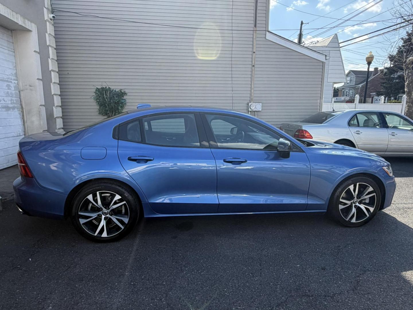 2020 BLUE /Black Volvo S60 T6 R-Design AWD (7JRA22TM0LG) with an 2.0L L4 DOHC 16V engine, 8A transmission, located at 1018 Brunswick Ave, Trenton, NJ, 08638, (609) 989-0900, 40.240086, -74.748085 - This S60 T6 R-design is a perfect color combo! Equipped with all the R-Design features,($6850 option) Advanced package($2500 option), Polestar and heated Rear seats and steering wheel. Fully serviced by Volvo dealer since new! A rare color combo of Bursting Blue metal w Black R design leather interi- Photo#5