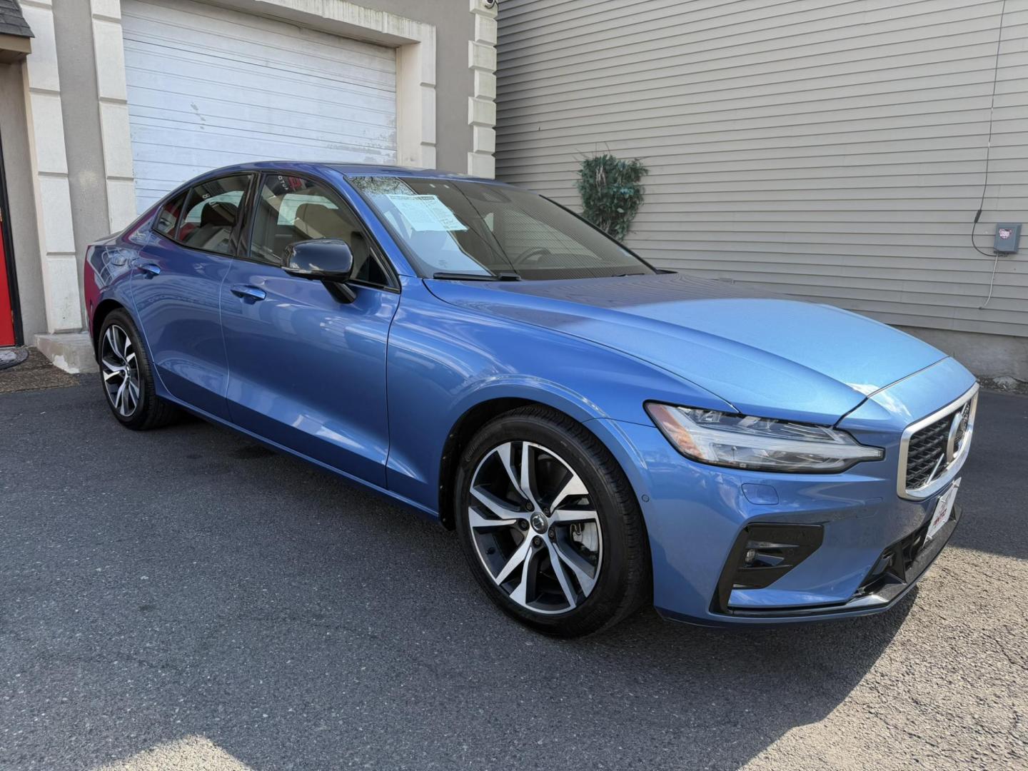 2020 BLUE /Black Volvo S60 T6 R-Design AWD (7JRA22TM0LG) with an 2.0L L4 DOHC 16V engine, 8A transmission, located at 1018 Brunswick Ave, Trenton, NJ, 08638, (609) 989-0900, 40.240086, -74.748085 - This S60 T6 R-design is a perfect color combo! Equipped with all the R-Design features,($6850 option) Advanced package($2500 option), Polestar and heated Rear seats and steering wheel. Fully serviced by Volvo dealer since new! A rare color combo of Bursting Blue metal w Black R design leather interi- Photo#0
