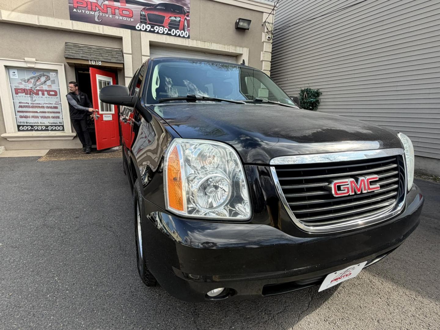 2014 BLACK /Black/gray GMC Yukon SLT 4WD (1GKS2CE0XER) with an 5.3L V8 OHV 16V FFV engine, 6-Speed Automatic transmission, located at 1018 Brunswick Ave, Trenton, NJ, 08638, (609) 989-0900, 40.240086, -74.748085 - This Black Beauty is a real nice SUV. Detailed and Serviced up and ready for the next owner to appreciate for another 10 years! Financing Available, please call Anthony to set up an appointment to see and drive ASAP. 609-273-5100 - Photo#7