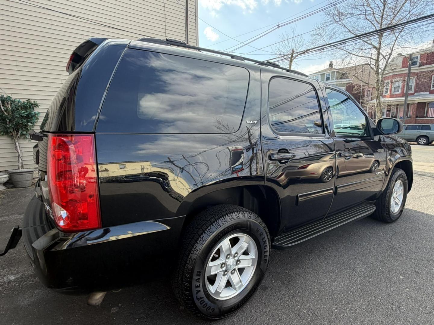 2014 BLACK /Black/gray GMC Yukon SLT 4WD (1GKS2CE0XER) with an 5.3L V8 OHV 16V FFV engine, 6-Speed Automatic transmission, located at 1018 Brunswick Ave, Trenton, NJ, 08638, (609) 989-0900, 40.240086, -74.748085 - This Black Beauty is a real nice SUV. Detailed and Serviced up and ready for the next owner to appreciate for another 10 years! Financing Available, please call Anthony to set up an appointment to see and drive ASAP. 609-273-5100 - Photo#10