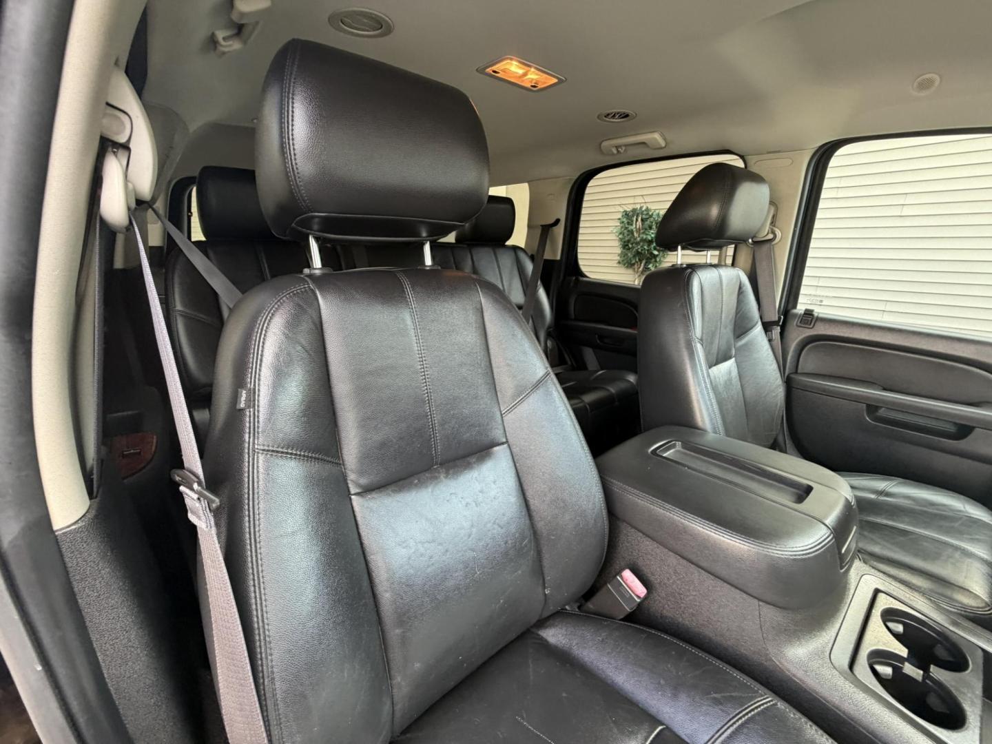 2014 BLACK /Black/gray GMC Yukon SLT 4WD (1GKS2CE0XER) with an 5.3L V8 OHV 16V FFV engine, 6-Speed Automatic transmission, located at 1018 Brunswick Ave, Trenton, NJ, 08638, (609) 989-0900, 40.240086, -74.748085 - This Black Beauty is a real nice SUV. Detailed and Serviced up and ready for the next owner to appreciate for another 10 years! Financing Available, please call Anthony to set up an appointment to see and drive ASAP. 609-273-5100 - Photo#24