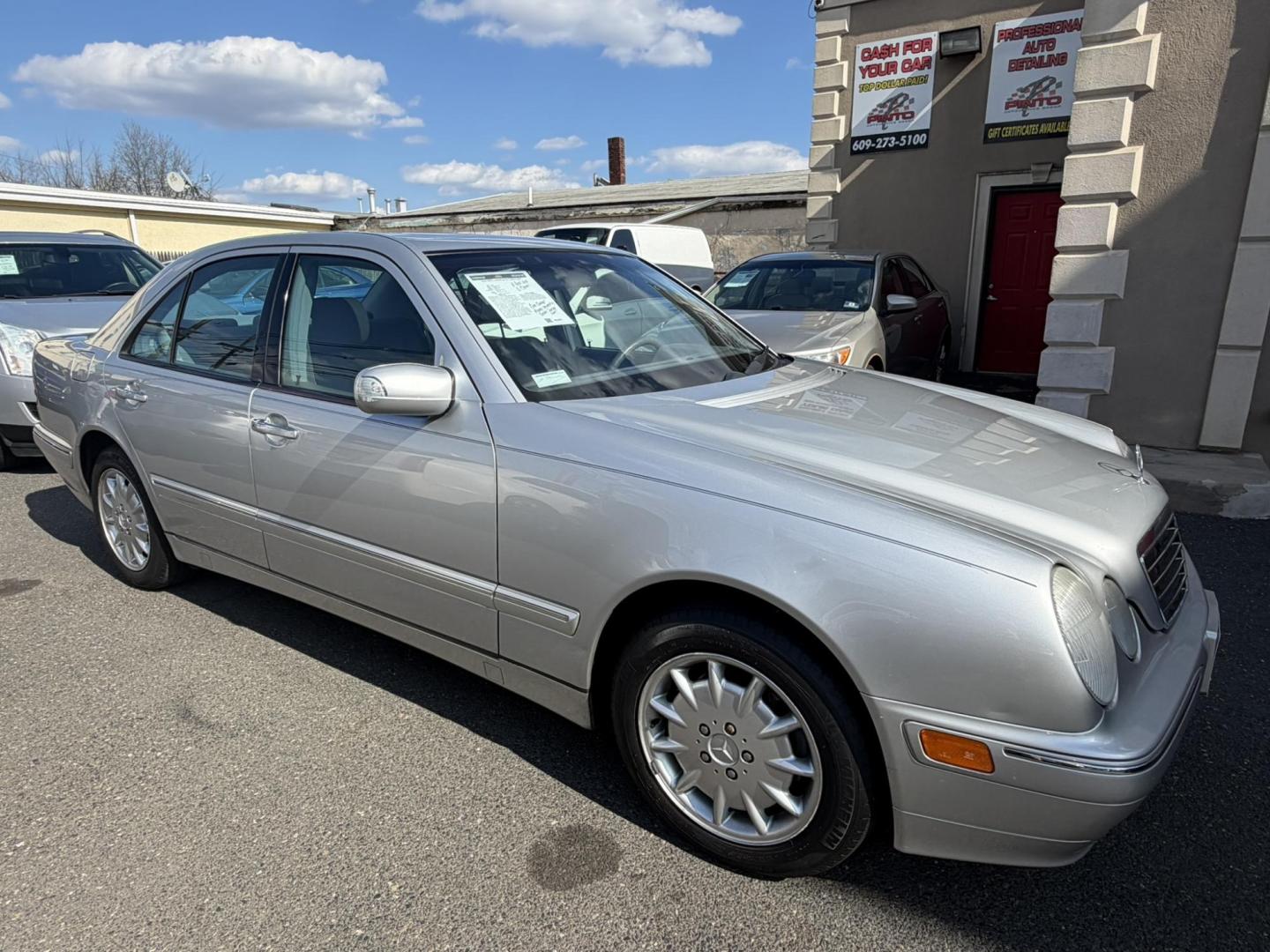 2000 SILVER /Gray Leather Mercedes-Benz E-Class E320 (WDBJF65J8YB) with an 3.2L V6 SOHC 18V engine, 5-Speed Automatic Overdrive transmission, located at 1018 Brunswick Ave, Trenton, NJ, 08638, (609) 989-0900, 40.240086, -74.748085 - Wow! This one owner garage kept Mercedes E class is like new for its age! Always serviced by dealer and ready to go for another 10 years. An absolute must see and drive ASAP, please call Anthony to set up a time to see and drive it. 609-273-5100 - Photo#5