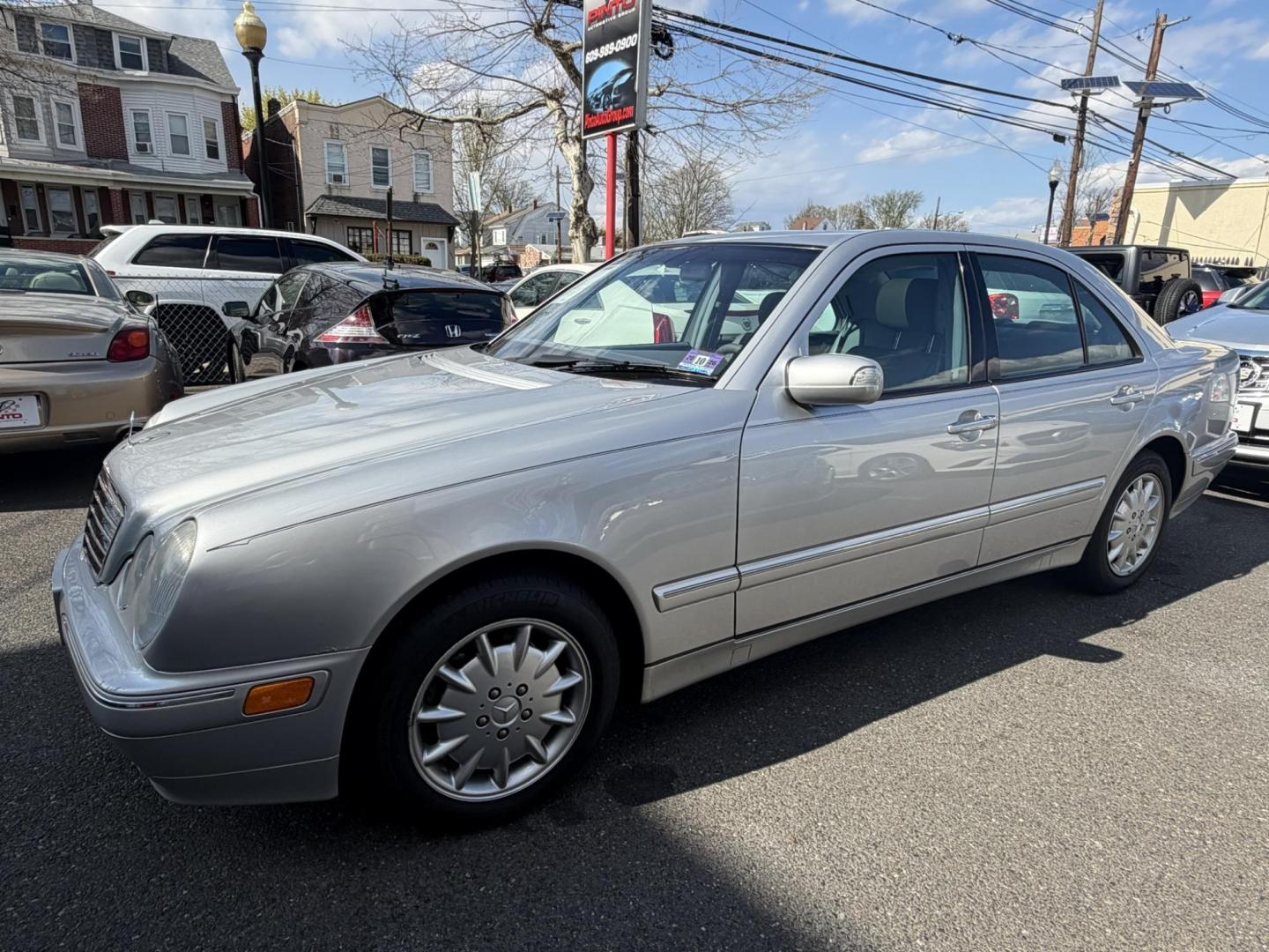2000 SILVER /Gray Leather Mercedes-Benz E-Class E320 (WDBJF65J8YB) with an 3.2L V6 SOHC 18V engine, 5-Speed Automatic Overdrive transmission, located at 1018 Brunswick Ave, Trenton, NJ, 08638, (609) 989-0900, 40.240086, -74.748085 - Wow! This one owner garage kept Mercedes E class is like new for its age! Always serviced by dealer and ready to go for another 10 years. An absolute must see and drive ASAP, please call Anthony to set up a time to see and drive it. 609-273-5100 - Photo#6
