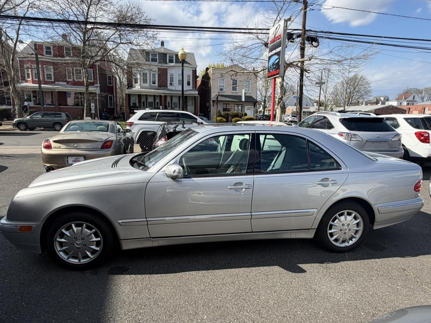 2000 SILVER /Gray Leather Mercedes-Benz E-Class E320 (WDBJF65J8YB) with an 3.2L V6 SOHC 18V engine, 5-Speed Automatic Overdrive transmission, located at 1018 Brunswick Ave, Trenton, NJ, 08638, (609) 989-0900, 40.240086, -74.748085 - Wow! This one owner garage kept Mercedes E class is like new for its age! Always serviced by dealer and ready to go for another 10 years. An absolute must see and drive ASAP, please call Anthony to set up a time to see and drive it. 609-273-5100 - Photo#2
