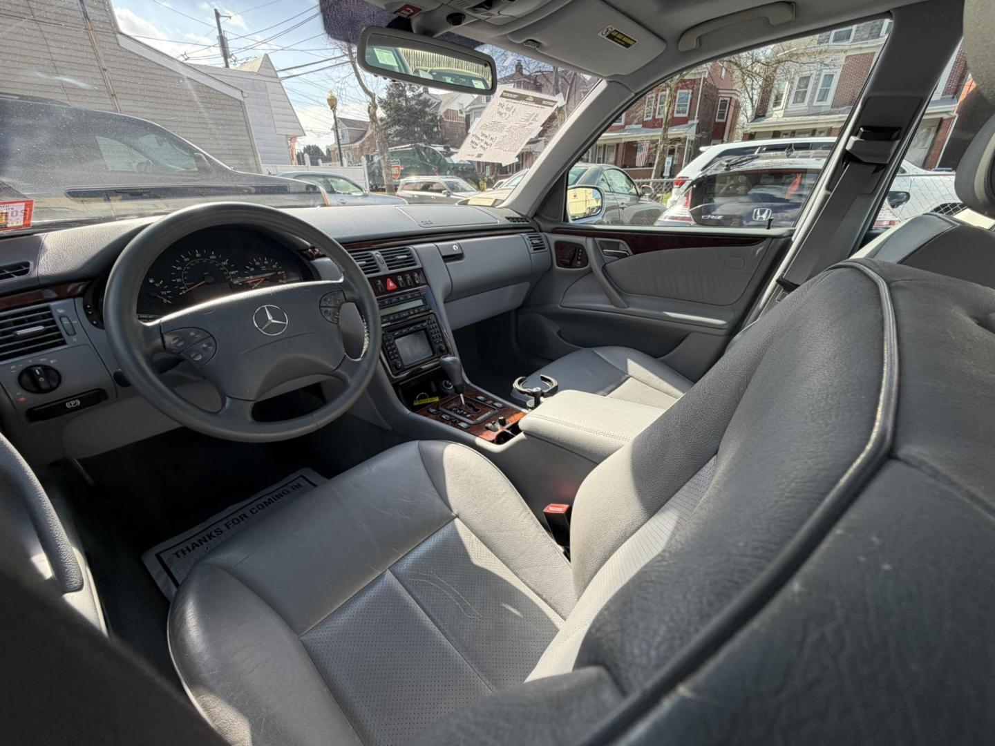 2000 SILVER /Gray Leather Mercedes-Benz E-Class E320 (WDBJF65J8YB) with an 3.2L V6 SOHC 18V engine, 5-Speed Automatic Overdrive transmission, located at 1018 Brunswick Ave, Trenton, NJ, 08638, (609) 989-0900, 40.240086, -74.748085 - Wow! This one owner garage kept Mercedes E class is like new for its age! Always serviced by dealer and ready to go for another 10 years. An absolute must see and drive ASAP, please call Anthony to set up a time to see and drive it. 609-273-5100 - Photo#7