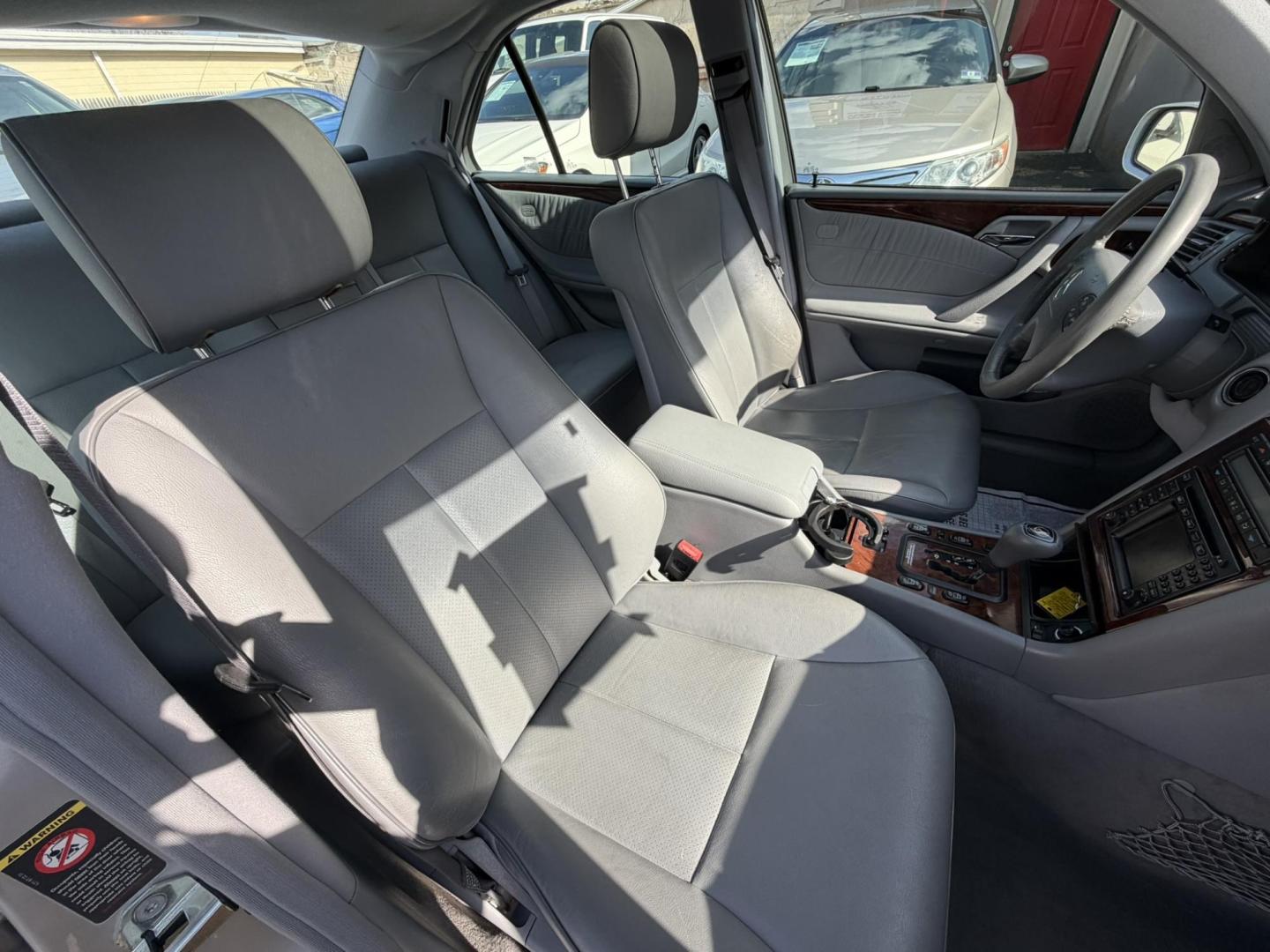 2000 SILVER /Gray Leather Mercedes-Benz E-Class E320 (WDBJF65J8YB) with an 3.2L V6 SOHC 18V engine, 5-Speed Automatic Overdrive transmission, located at 1018 Brunswick Ave, Trenton, NJ, 08638, (609) 989-0900, 40.240086, -74.748085 - Wow! This one owner garage kept Mercedes E class is like new for its age! Always serviced by dealer and ready to go for another 10 years. An absolute must see and drive ASAP, please call Anthony to set up a time to see and drive it. 609-273-5100 - Photo#11