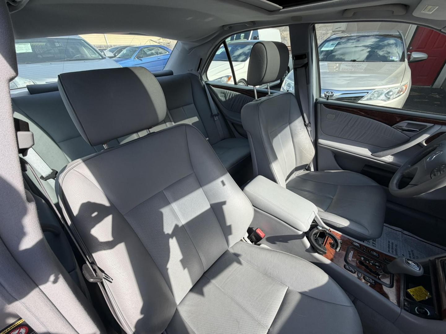 2000 SILVER /Gray Leather Mercedes-Benz E-Class E320 (WDBJF65J8YB) with an 3.2L V6 SOHC 18V engine, 5-Speed Automatic Overdrive transmission, located at 1018 Brunswick Ave, Trenton, NJ, 08638, (609) 989-0900, 40.240086, -74.748085 - Wow! This one owner garage kept Mercedes E class is like new for its age! Always serviced by dealer and ready to go for another 10 years. An absolute must see and drive ASAP, please call Anthony to set up a time to see and drive it. 609-273-5100 - Photo#14