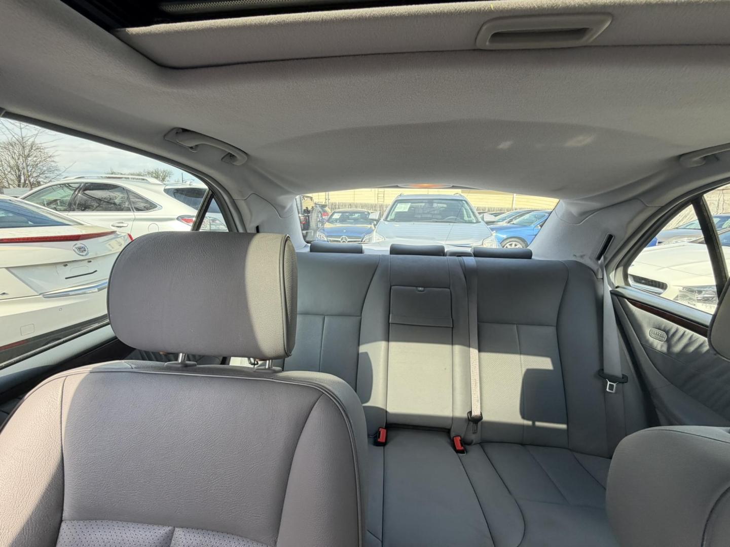 2000 SILVER /Gray Leather Mercedes-Benz E-Class E320 (WDBJF65J8YB) with an 3.2L V6 SOHC 18V engine, 5-Speed Automatic Overdrive transmission, located at 1018 Brunswick Ave, Trenton, NJ, 08638, (609) 989-0900, 40.240086, -74.748085 - Wow! This one owner garage kept Mercedes E class is like new for its age! Always serviced by dealer and ready to go for another 10 years. An absolute must see and drive ASAP, please call Anthony to set up a time to see and drive it. 609-273-5100 - Photo#21