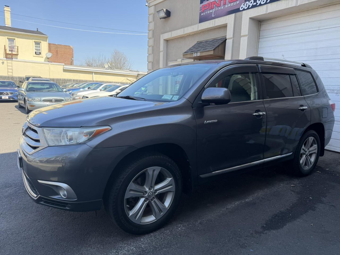 2012 GRAY /Black/gray Toyota Highlander Limited 4WD (5TDDK3EH5CS) with an 3.5L V6 DOHC 24V engine, 5-Speed Automatic transmission, located at 1018 Brunswick Ave, Trenton, NJ, 08638, (609) 989-0900, 40.240086, -74.748085 - A low miled Toyota Highlander that looks and runs like new! Just serviced up and detailed to perfection! Fully loaded as a Limited model and ready to go for another 12-15 years! Financing is available and please call Anthony to set up an appt. to see and drive this super clean Highlander,609-273-510 - Photo#2