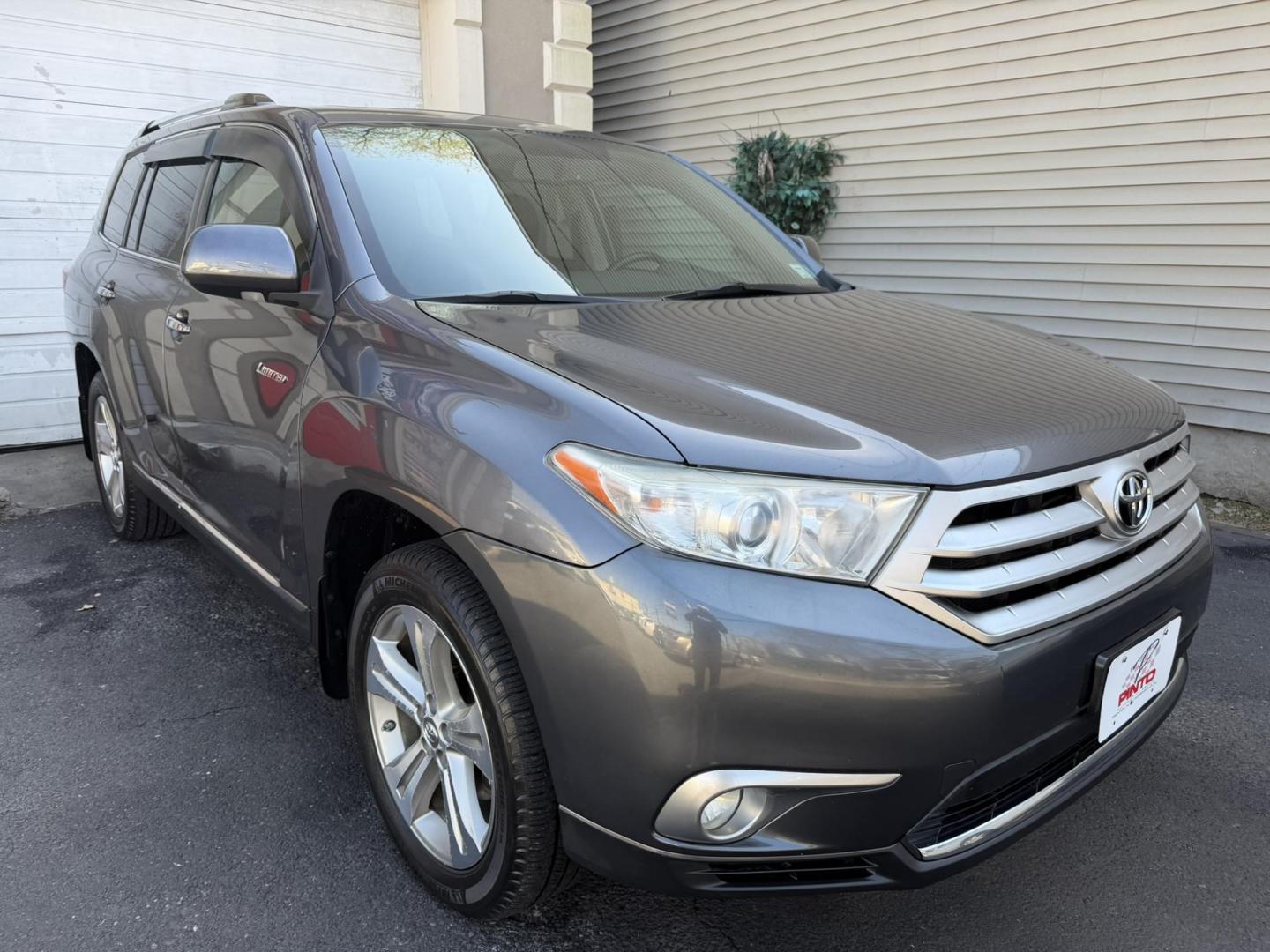 2012 GRAY /Black/gray Toyota Highlander Limited 4WD (5TDDK3EH5CS) with an 3.5L V6 DOHC 24V engine, 5-Speed Automatic transmission, located at 1018 Brunswick Ave, Trenton, NJ, 08638, (609) 989-0900, 40.240086, -74.748085 - A low miled Toyota Highlander that looks and runs like new! Just serviced up and detailed to perfection! Fully loaded as a Limited model and ready to go for another 12-15 years! Financing is available and please call Anthony to set up an appt. to see and drive this super clean Highlander,609-273-510 - Photo#0