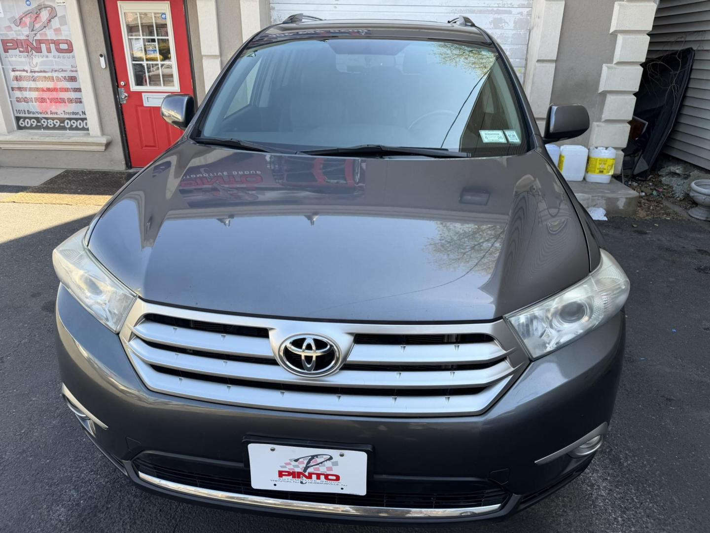2012 GRAY /Black/gray Toyota Highlander Limited 4WD (5TDDK3EH5CS) with an 3.5L V6 DOHC 24V engine, 5-Speed Automatic transmission, located at 1018 Brunswick Ave, Trenton, NJ, 08638, (609) 989-0900, 40.240086, -74.748085 - A low miled Toyota Highlander that looks and runs like new! Just serviced up and detailed to perfection! Fully loaded as a Limited model and ready to go for another 12-15 years! Financing is available and please call Anthony to set up an appt. to see and drive this super clean Highlander,609-273-510 - Photo#1