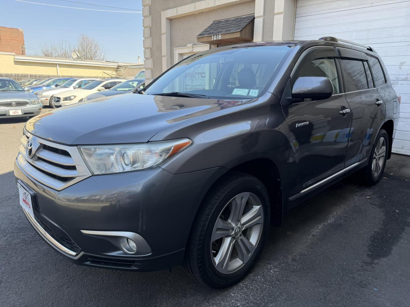 2012 GRAY /Black/gray Toyota Highlander Limited 4WD (5TDDK3EH5CS) with an 3.5L V6 DOHC 24V engine, 5-Speed Automatic transmission, located at 1018 Brunswick Ave, Trenton, NJ, 08638, (609) 989-0900, 40.240086, -74.748085 - A low miled Toyota Highlander that looks and runs like new! Just serviced up and detailed to perfection! Fully loaded as a Limited model and ready to go for another 12-15 years! Financing is available and please call Anthony to set up an appt. to see and drive this super clean Highlander,609-273-510 - Photo#7