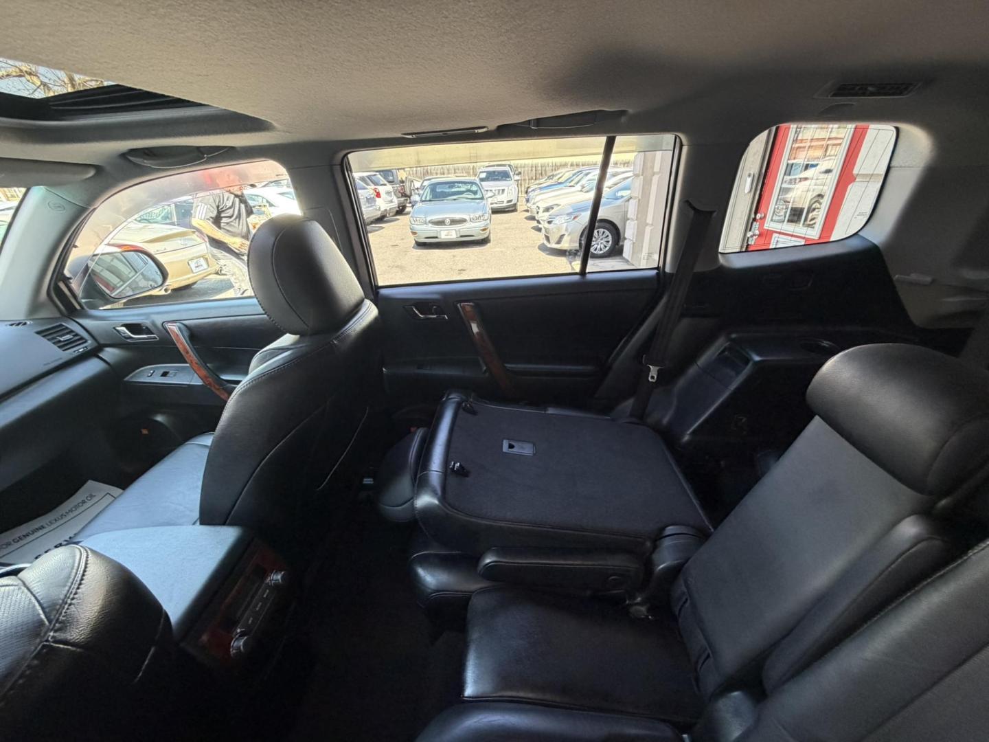 2012 GRAY /Black/gray Toyota Highlander Limited 4WD (5TDDK3EH5CS) with an 3.5L V6 DOHC 24V engine, 5-Speed Automatic transmission, located at 1018 Brunswick Ave, Trenton, NJ, 08638, (609) 989-0900, 40.240086, -74.748085 - A low miled Toyota Highlander that looks and runs like new! Just serviced up and detailed to perfection! Fully loaded as a Limited model and ready to go for another 12-15 years! Financing is available and please call Anthony to set up an appt. to see and drive this super clean Highlander,609-273-510 - Photo#12