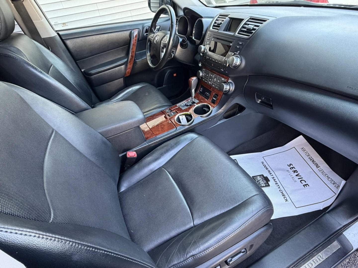2012 GRAY /Black/gray Toyota Highlander Limited 4WD (5TDDK3EH5CS) with an 3.5L V6 DOHC 24V engine, 5-Speed Automatic transmission, located at 1018 Brunswick Ave, Trenton, NJ, 08638, (609) 989-0900, 40.240086, -74.748085 - A low miled Toyota Highlander that looks and runs like new! Just serviced up and detailed to perfection! Fully loaded as a Limited model and ready to go for another 12-15 years! Financing is available and please call Anthony to set up an appt. to see and drive this super clean Highlander,609-273-510 - Photo#19