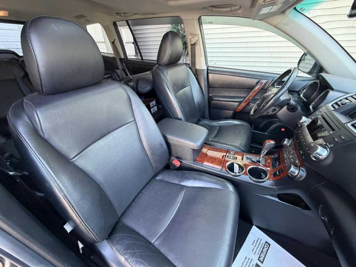 2012 GRAY /Black/gray Toyota Highlander Limited 4WD (5TDDK3EH5CS) with an 3.5L V6 DOHC 24V engine, 5-Speed Automatic transmission, located at 1018 Brunswick Ave, Trenton, NJ, 08638, (609) 989-0900, 40.240086, -74.748085 - A low miled Toyota Highlander that looks and runs like new! Just serviced up and detailed to perfection! Fully loaded as a Limited model and ready to go for another 12-15 years! Financing is available and please call Anthony to set up an appt. to see and drive this super clean Highlander,609-273-510 - Photo#20