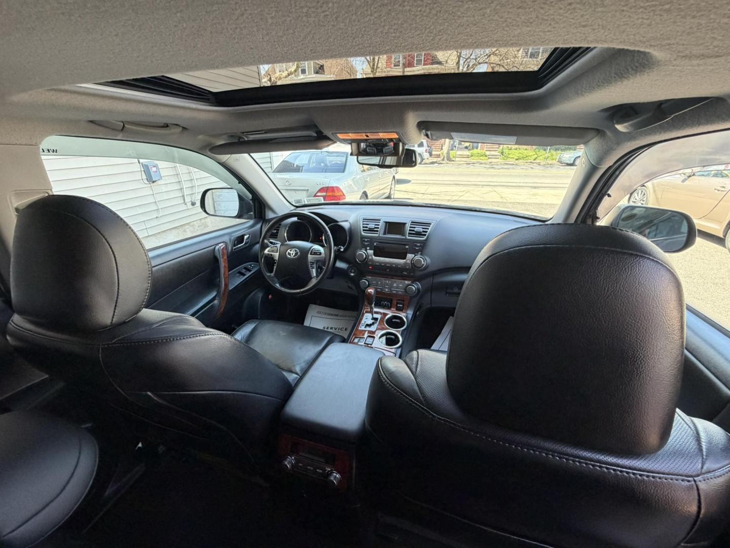 2012 GRAY /Black/gray Toyota Highlander Limited 4WD (5TDDK3EH5CS) with an 3.5L V6 DOHC 24V engine, 5-Speed Automatic transmission, located at 1018 Brunswick Ave, Trenton, NJ, 08638, (609) 989-0900, 40.240086, -74.748085 - A low miled Toyota Highlander that looks and runs like new! Just serviced up and detailed to perfection! Fully loaded as a Limited model and ready to go for another 12-15 years! Financing is available and please call Anthony to set up an appt. to see and drive this super clean Highlander,609-273-510 - Photo#24