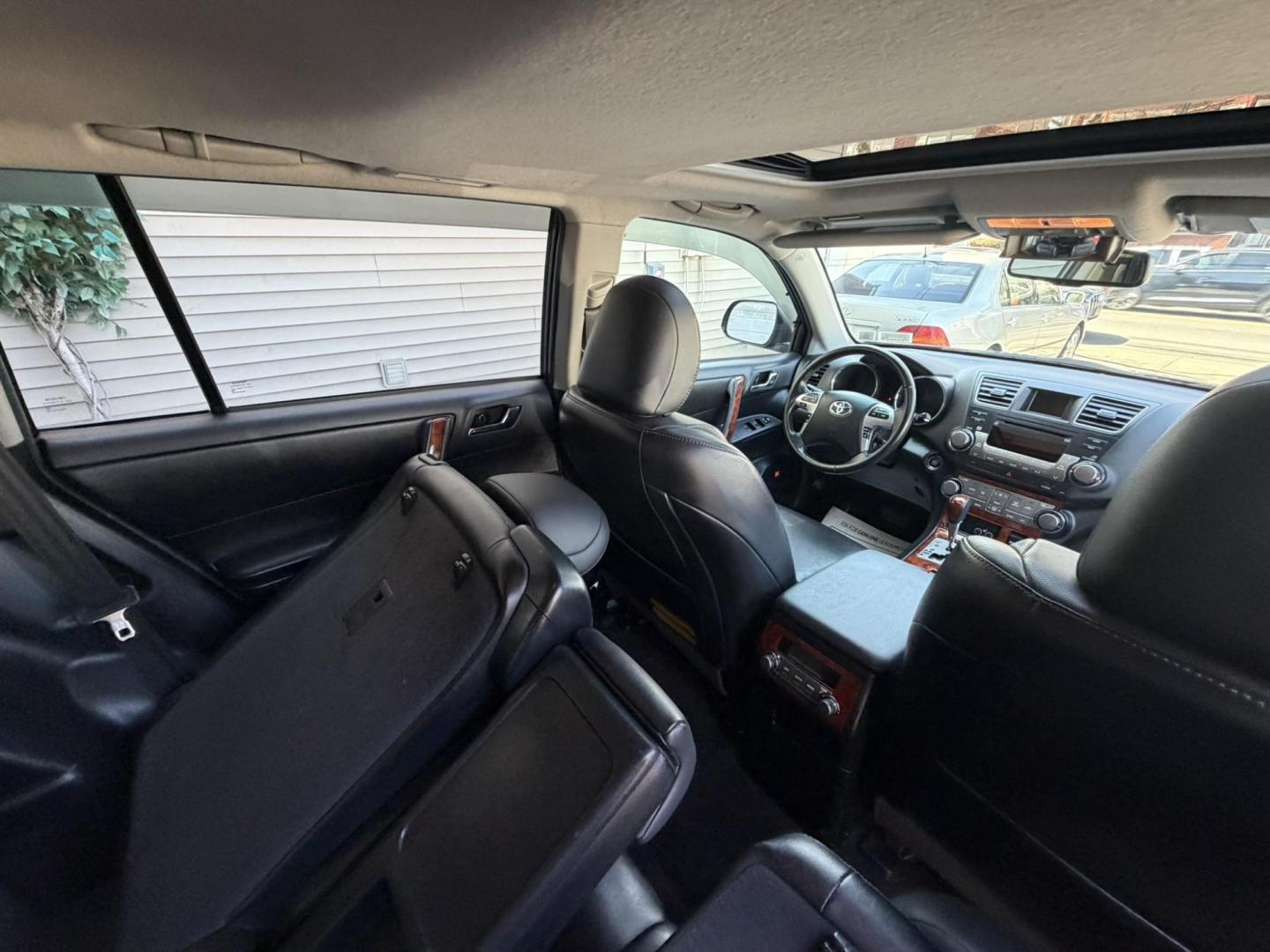 2012 GRAY /Black/gray Toyota Highlander Limited 4WD (5TDDK3EH5CS) with an 3.5L V6 DOHC 24V engine, 5-Speed Automatic transmission, located at 1018 Brunswick Ave, Trenton, NJ, 08638, (609) 989-0900, 40.240086, -74.748085 - A low miled Toyota Highlander that looks and runs like new! Just serviced up and detailed to perfection! Fully loaded as a Limited model and ready to go for another 12-15 years! Financing is available and please call Anthony to set up an appt. to see and drive this super clean Highlander,609-273-510 - Photo#25