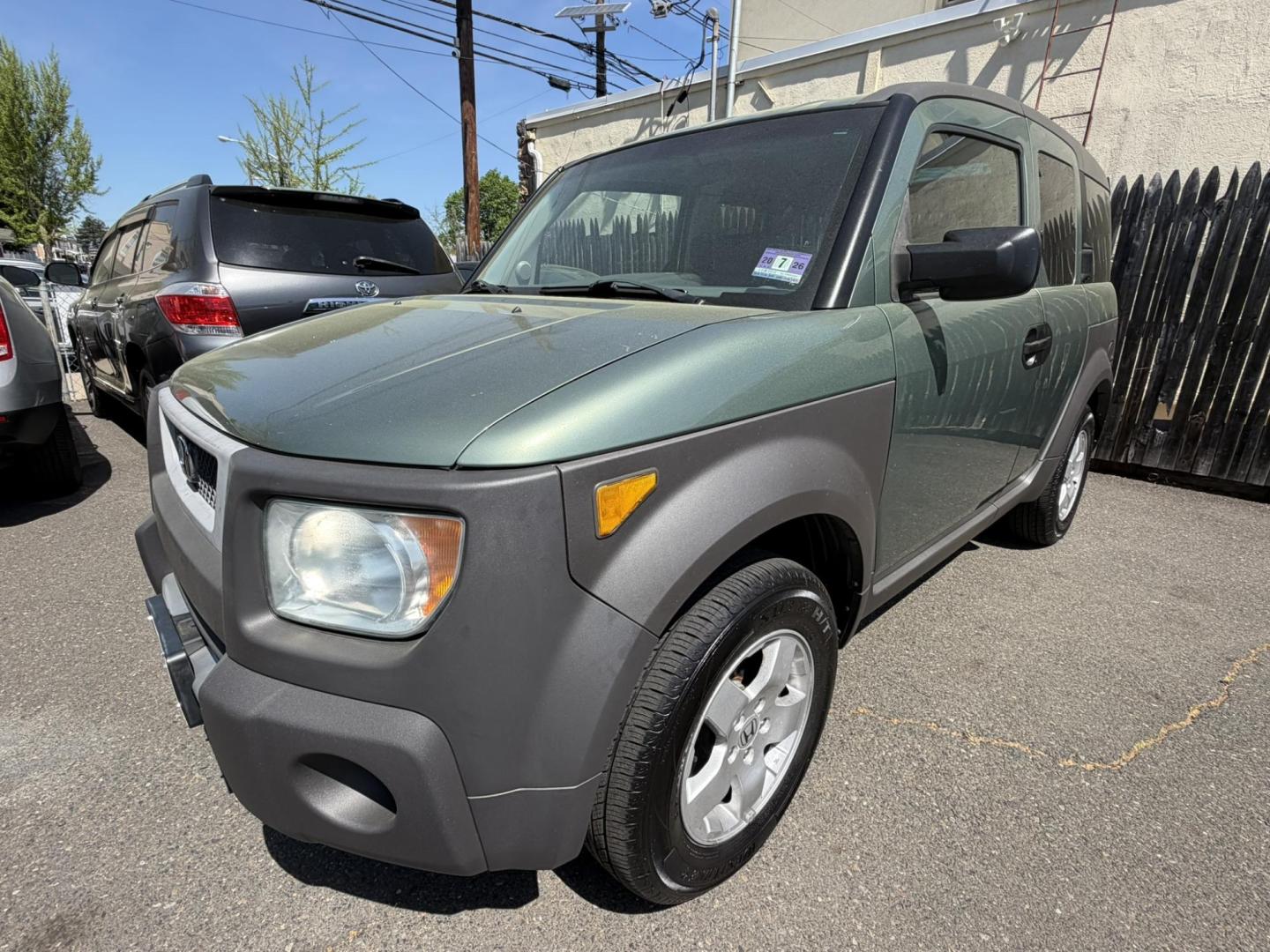 2004 /Gray Honda Element EX 4WD AT w/ Front Side Airbags (5J6YH28674L) with an 2.4L L4 DOHC 16V engine, 4-Speed Automatic Overdrive transmission, located at 1018 Brunswick Ave, Trenton, NJ, 08638, (609) 989-0900, 40.240086, -74.748085 - Very clean and very well maintained AWD Honda Element EX! Just serviced and detailed to perfection and ready for next owner to enjoy! Please call Anthony to set up an appointment to see and drive. 609-273-5100 - Photo#2