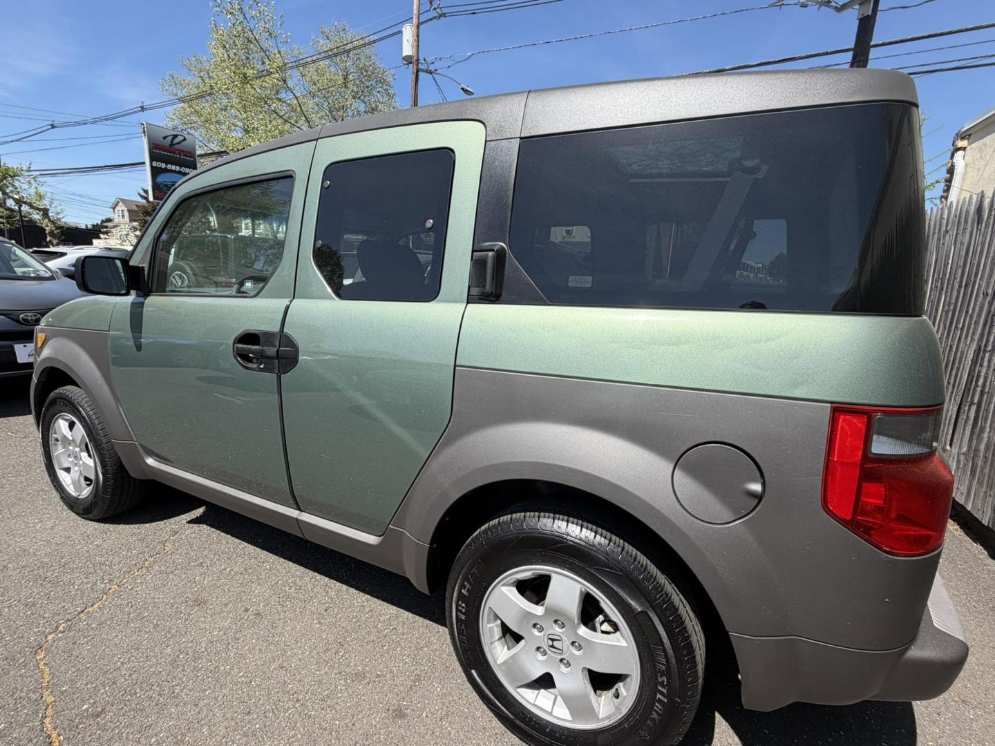 2004 /Gray Honda Element EX 4WD AT w/ Front Side Airbags (5J6YH28674L) with an 2.4L L4 DOHC 16V engine, 4-Speed Automatic Overdrive transmission, located at 1018 Brunswick Ave, Trenton, NJ, 08638, (609) 989-0900, 40.240086, -74.748085 - Very clean and very well maintained AWD Honda Element EX! Just serviced and detailed to perfection and ready for next owner to enjoy! Please call Anthony to set up an appointment to see and drive. 609-273-5100 - Photo#4
