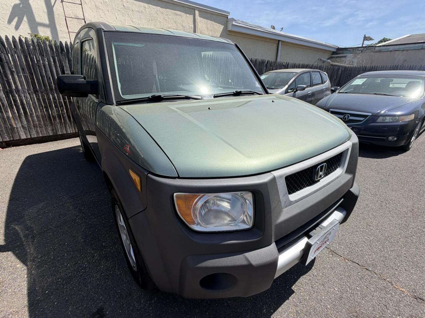 2004 /Gray Honda Element EX 4WD AT w/ Front Side Airbags (5J6YH28674L) with an 2.4L L4 DOHC 16V engine, 4-Speed Automatic Overdrive transmission, located at 1018 Brunswick Ave, Trenton, NJ, 08638, (609) 989-0900, 40.240086, -74.748085 - Very clean and very well maintained AWD Honda Element EX! Just serviced and detailed to perfection and ready for next owner to enjoy! Please call Anthony to set up an appointment to see and drive. 609-273-5100 - Photo#9