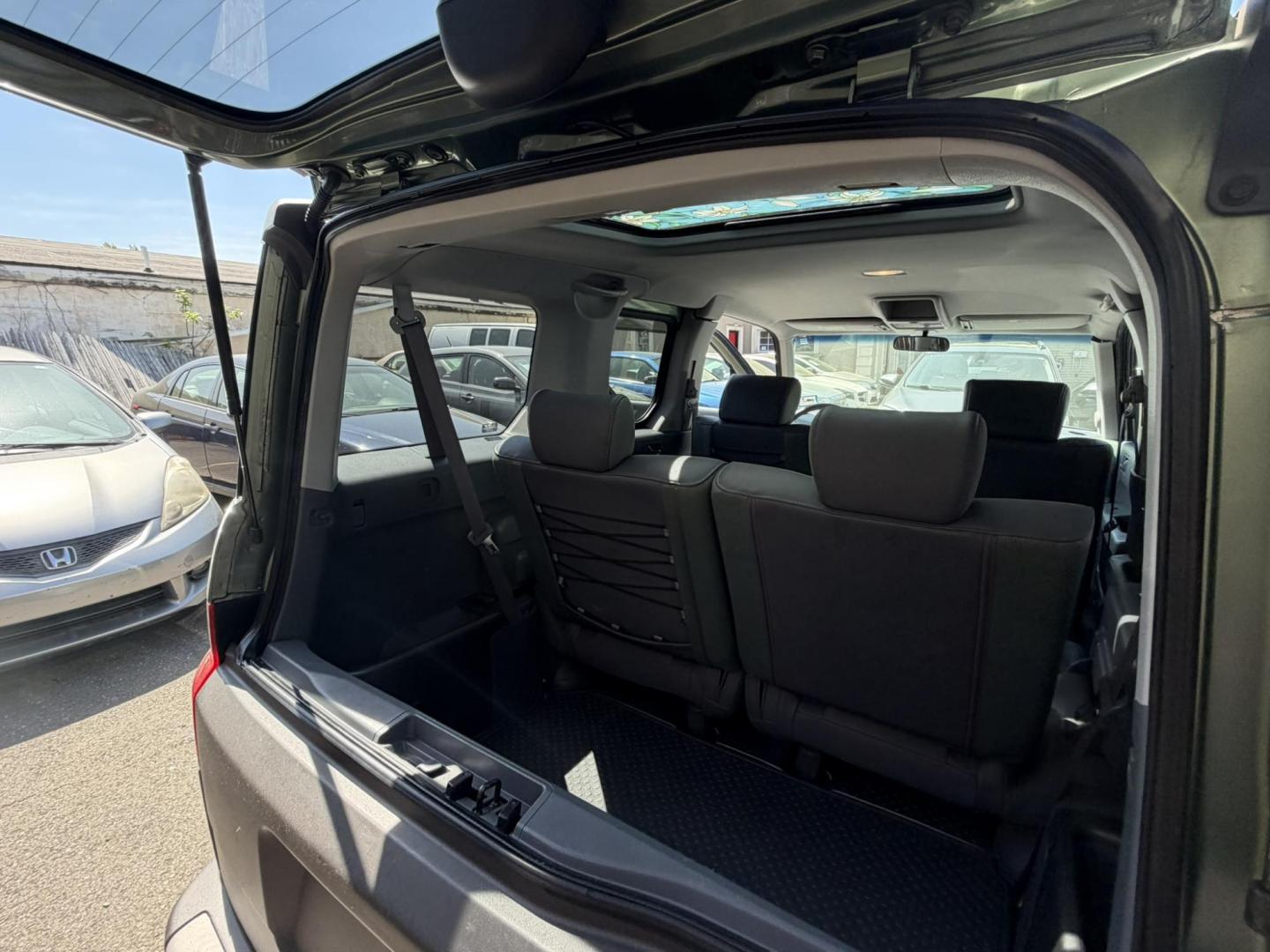 2004 /Gray Honda Element EX 4WD AT w/ Front Side Airbags (5J6YH28674L) with an 2.4L L4 DOHC 16V engine, 4-Speed Automatic Overdrive transmission, located at 1018 Brunswick Ave, Trenton, NJ, 08638, (609) 989-0900, 40.240086, -74.748085 - Very clean and very well maintained AWD Honda Element EX! Just serviced and detailed to perfection and ready for next owner to enjoy! Please call Anthony to set up an appointment to see and drive. 609-273-5100 - Photo#15