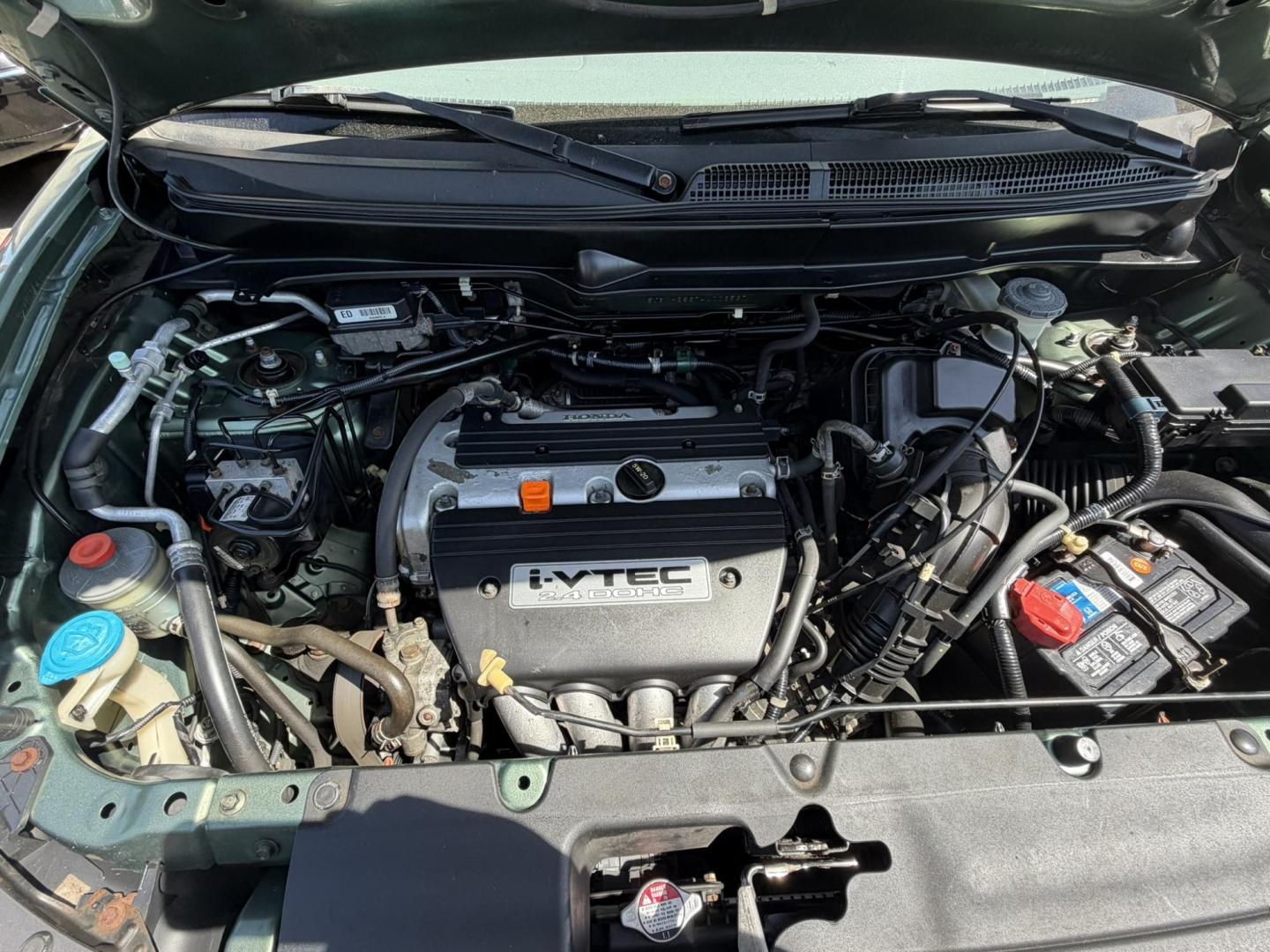 2004 /Gray Honda Element EX 4WD AT w/ Front Side Airbags (5J6YH28674L) with an 2.4L L4 DOHC 16V engine, 4-Speed Automatic Overdrive transmission, located at 1018 Brunswick Ave, Trenton, NJ, 08638, (609) 989-0900, 40.240086, -74.748085 - Very clean and very well maintained AWD Honda Element EX! Just serviced and detailed to perfection and ready for next owner to enjoy! Please call Anthony to set up an appointment to see and drive. 609-273-5100 - Photo#22