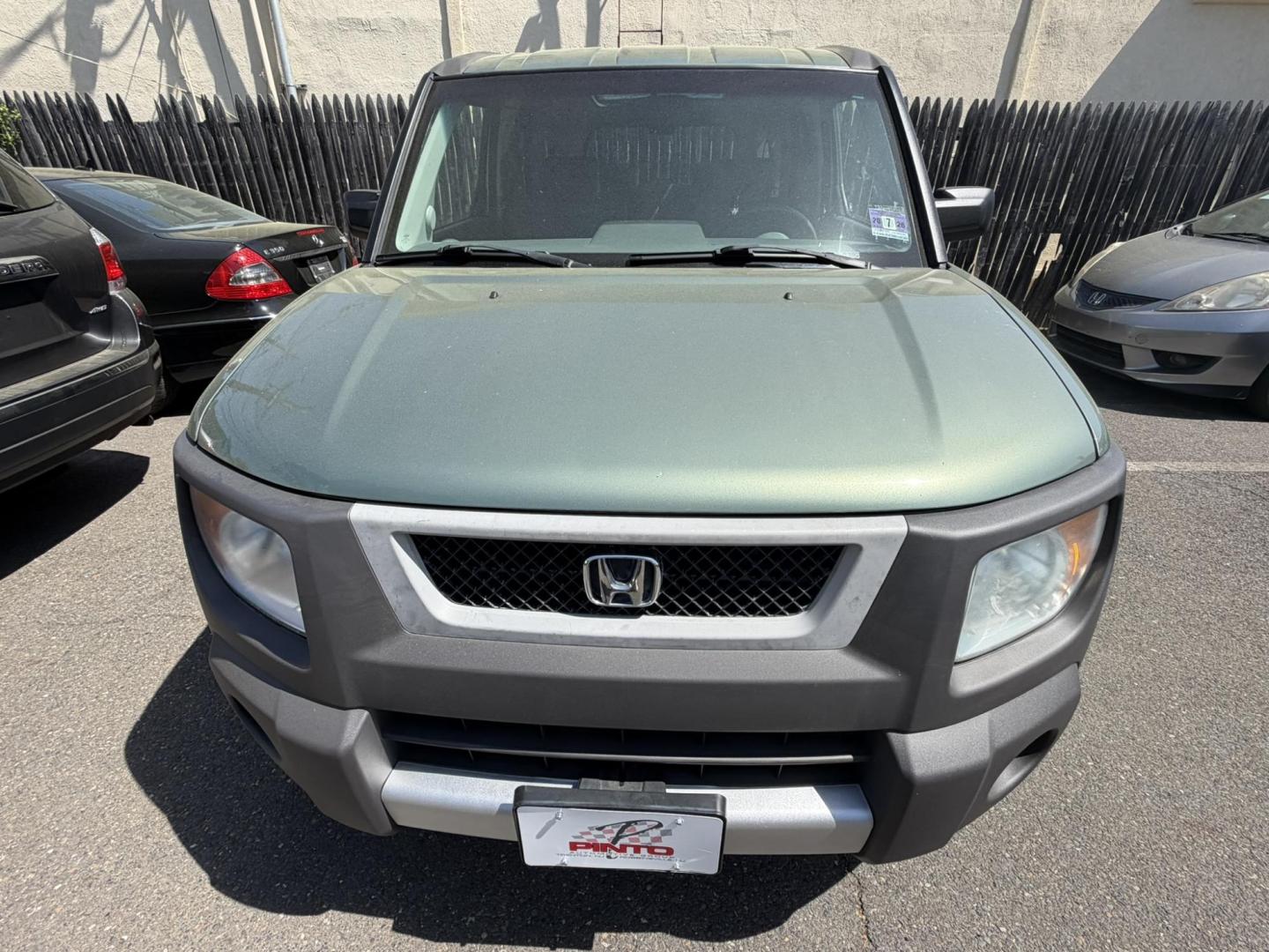 2004 /Gray Honda Element EX 4WD AT w/ Front Side Airbags (5J6YH28674L) with an 2.4L L4 DOHC 16V engine, 4-Speed Automatic Overdrive transmission, located at 1018 Brunswick Ave, Trenton, NJ, 08638, (609) 989-0900, 40.240086, -74.748085 - Very clean and very well maintained AWD Honda Element EX! Just serviced and detailed to perfection and ready for next owner to enjoy! Please call Anthony to set up an appointment to see and drive. 609-273-5100 - Photo#24