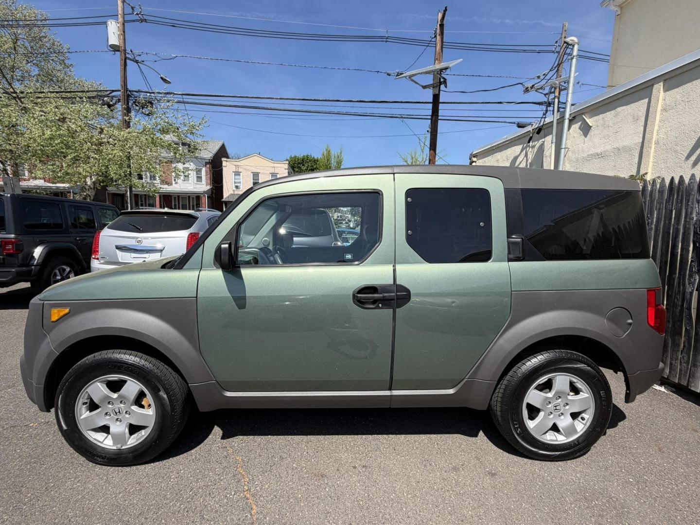 2004 /Gray Honda Element EX 4WD AT w/ Front Side Airbags (5J6YH28674L) with an 2.4L L4 DOHC 16V engine, 4-Speed Automatic Overdrive transmission, located at 1018 Brunswick Ave, Trenton, NJ, 08638, (609) 989-0900, 40.240086, -74.748085 - Very clean and very well maintained AWD Honda Element EX! Just serviced and detailed to perfection and ready for next owner to enjoy! Please call Anthony to set up an appointment to see and drive. 609-273-5100 - Photo#27
