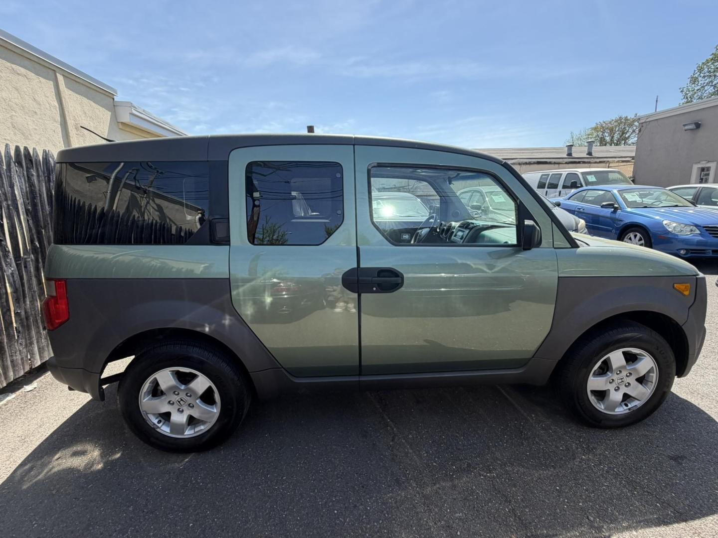 2004 /Gray Honda Element EX 4WD AT w/ Front Side Airbags (5J6YH28674L) with an 2.4L L4 DOHC 16V engine, 4-Speed Automatic Overdrive transmission, located at 1018 Brunswick Ave, Trenton, NJ, 08638, (609) 989-0900, 40.240086, -74.748085 - Very clean and very well maintained AWD Honda Element EX! Just serviced and detailed to perfection and ready for next owner to enjoy! Please call Anthony to set up an appointment to see and drive. 609-273-5100 - Photo#30